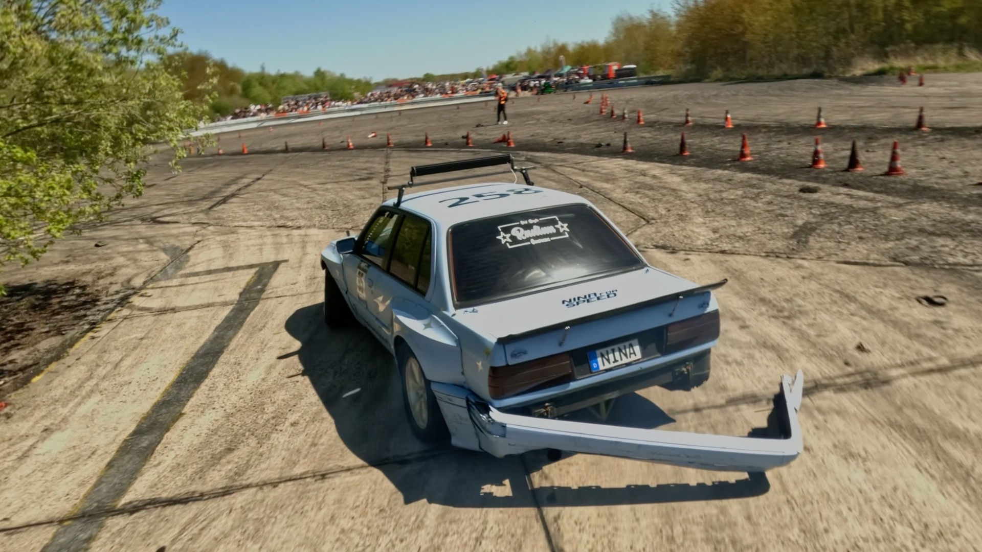 Was für ein geiler Tag!🔥 Kleiner Vorgeschmack gefällig? Der E30 von @ninaforspeed hier für euch! Pilot: @9966.leon #drift #e30 #allstedt #acab allcarsandbikes