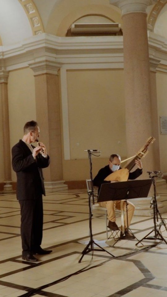#TBT Coro Final da Cantata “Komm, du süße Todesstunde” (BWV 161), apresentada por Artur Elias (@arturelias68) no traverso e Guilherme de Camargo (@teorba) no alaúde barroco, em nosso concerto online "Danças para Alaúde e Traverso".
#bach #jsbach #baroquemusic