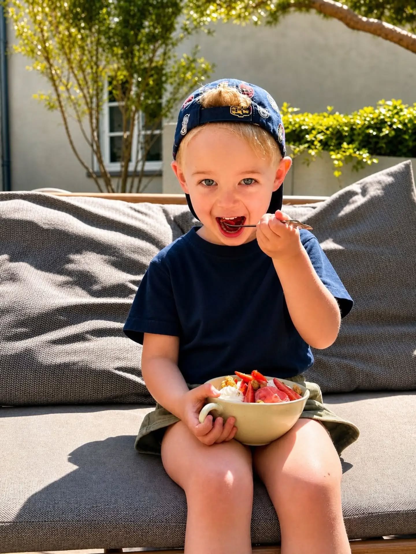 🍦✨ Demain, c’est le grand jour ! ✨🍦
Nos glaces artisanales, produites à Dijon par @duchessedesglaces font enfin leur arrivée… et on avait trop hâte de vous les faire découvrir 😍
Des parfums gourmands, des recettes de coupes pensées à la façon pâtissière, et surtout… une bonne dose de fraîcheur pour accompagner les beaux jours ☀️
📅 Rendez-vous dès demain pour venir les goûter !
On vous promet, il y en aura pour tous les goûts 🤍
Alors, plutôt classique, fruité ou ultra gourmand ? 👀
👈 Retrouvez la carte à la une ! 😉