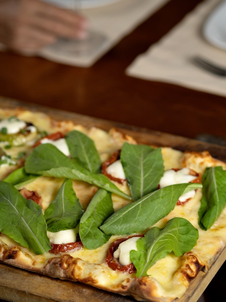 O clima perfeito para pizza e piano ao vivo!
