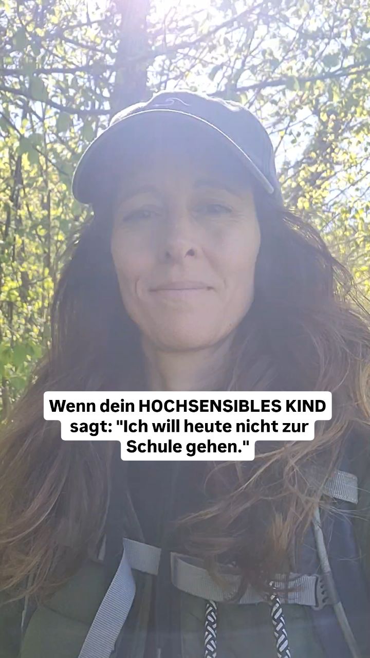 Als erstes: Nimm einen tiefen Atemzug, bevor du etwas sagst (dadurch ensteht eine kurze Pause zwischen Reiz und Reaktion). Dann überlege dir, was su sagen willst.
✅️Zeige zuerst Verständnis und Interesse: "Ok, du möchtest nicht in die Schule gehen. Es interessiert mich, wie es dazu kommt." Das Kind fühlt sich wahrgenommen. Manchmal braucht es gar nicht mehr.
✅️Frage nachdem Grund: "Wie geht es dir? Möchtest du mir mehr darüber erzählen?" Manchmal muss dein sensitives Kind noch etwas loswerden.
✅️Frage nach den Bedürfnissen: "Brauchst du noch etwas von mir? Möchtest du noch Kuscheln (Nähe), etwas mitnehmen (Sicherheit) oder bewegen (erden)?
✅️Stelle eine freudige Tätigkeit in Aussicht: "Was möchtest du nach der Schule Schönes mit mir machen (basteln, Spielplatz...)?"
➡️Speichere dir dieses Video ab, damit du es im Notfall zur Hand hast.
➡️Folge mir für mehr Wissen und Tools zum Umgang mit hochsensiblen Kindern.
Herzlich, Jacky 🦋