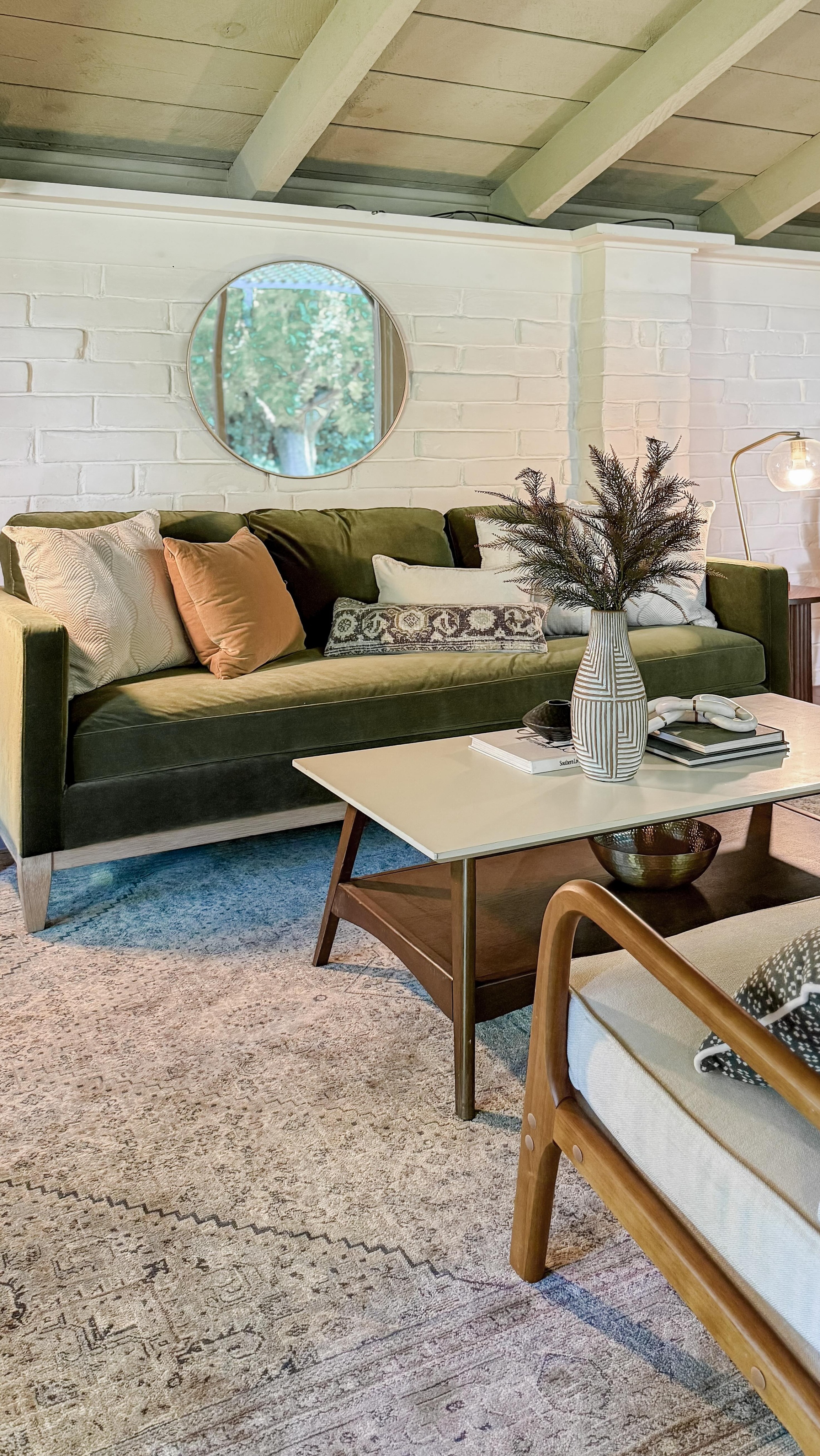THIS. THIS IS WHY I LOVE MY JOB.
Staging mid-century gems like this—
where the bones already tell a story
and all I get to do is bring it to life.
The warmth.
The lines.
The character you just can’t recreate.
It’s not about over-designing…
it’s about honoring what’s already there
and layering in just enough to make it feel like home.
Because when you walk into a space like this—
you don’t just see it…
you feel it.
And that feeling?
That’s what sells it.