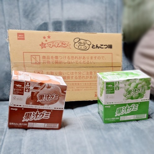 千葉県柏市のY様からフードバンク活動に使用する食品を寄贈していただきました。
今月も子供たちが喜びそうなものが届きました。
大切に使わせていただきます。
ありがとうございました。