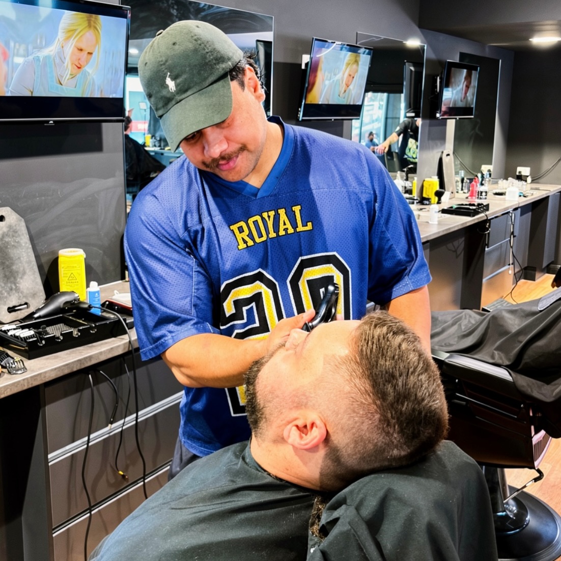 LOOK SHARP. FEEL UNSTOPPABLE.
Lock in your cut today ⬇️
www.ro-yalkingsman.com.au
‼️WALK-INS AVAILABLE THROUGHOUT THE WEEK‼️