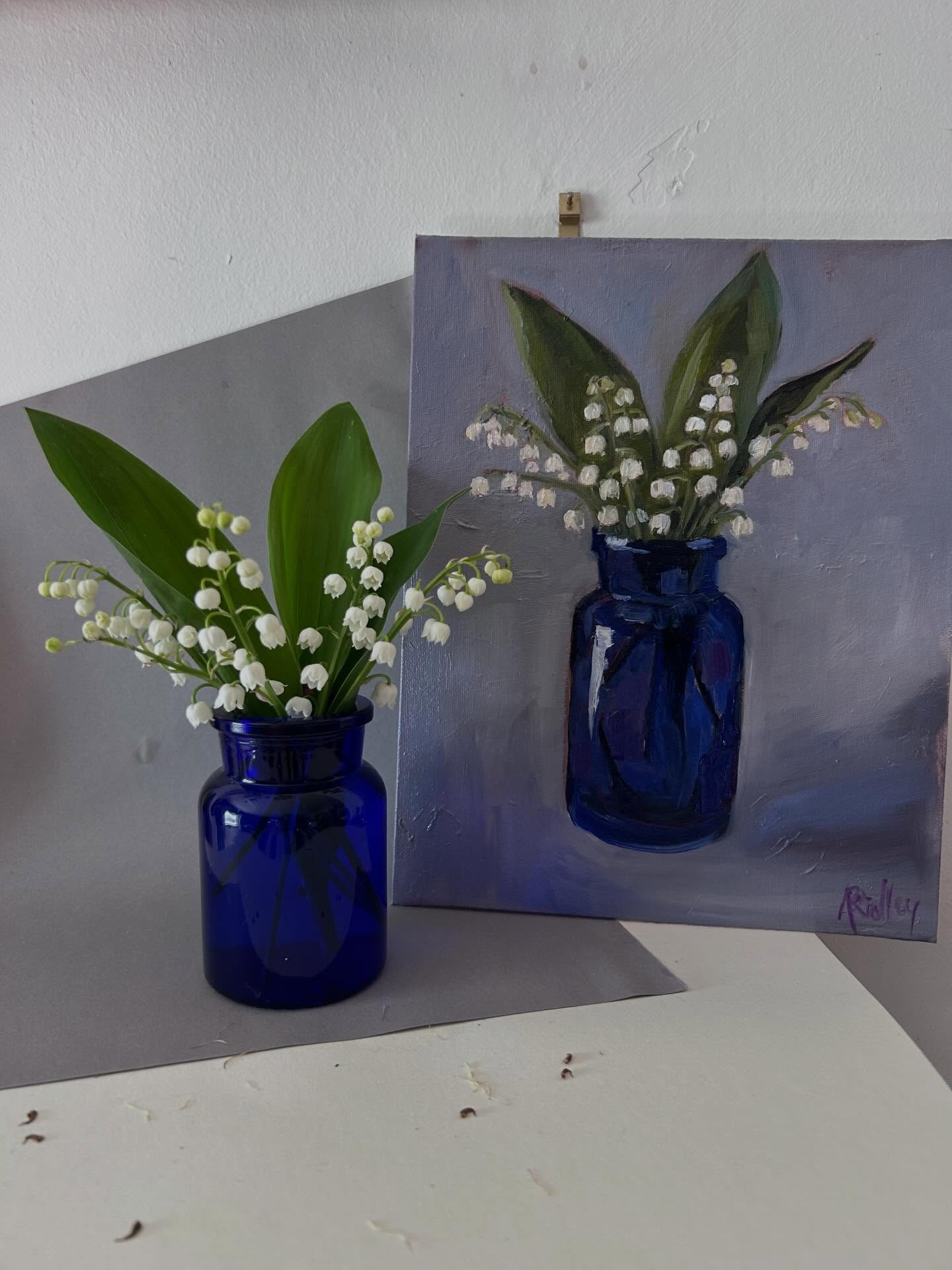 It’s lovely being back in the studio doing commissions once again. Thank you to all of you who popped in to say hi at the gallery last week. Always a pleasure to see you.
#commission #lilyofthevalley #smallflowers #flowerpainting #oilpainting
