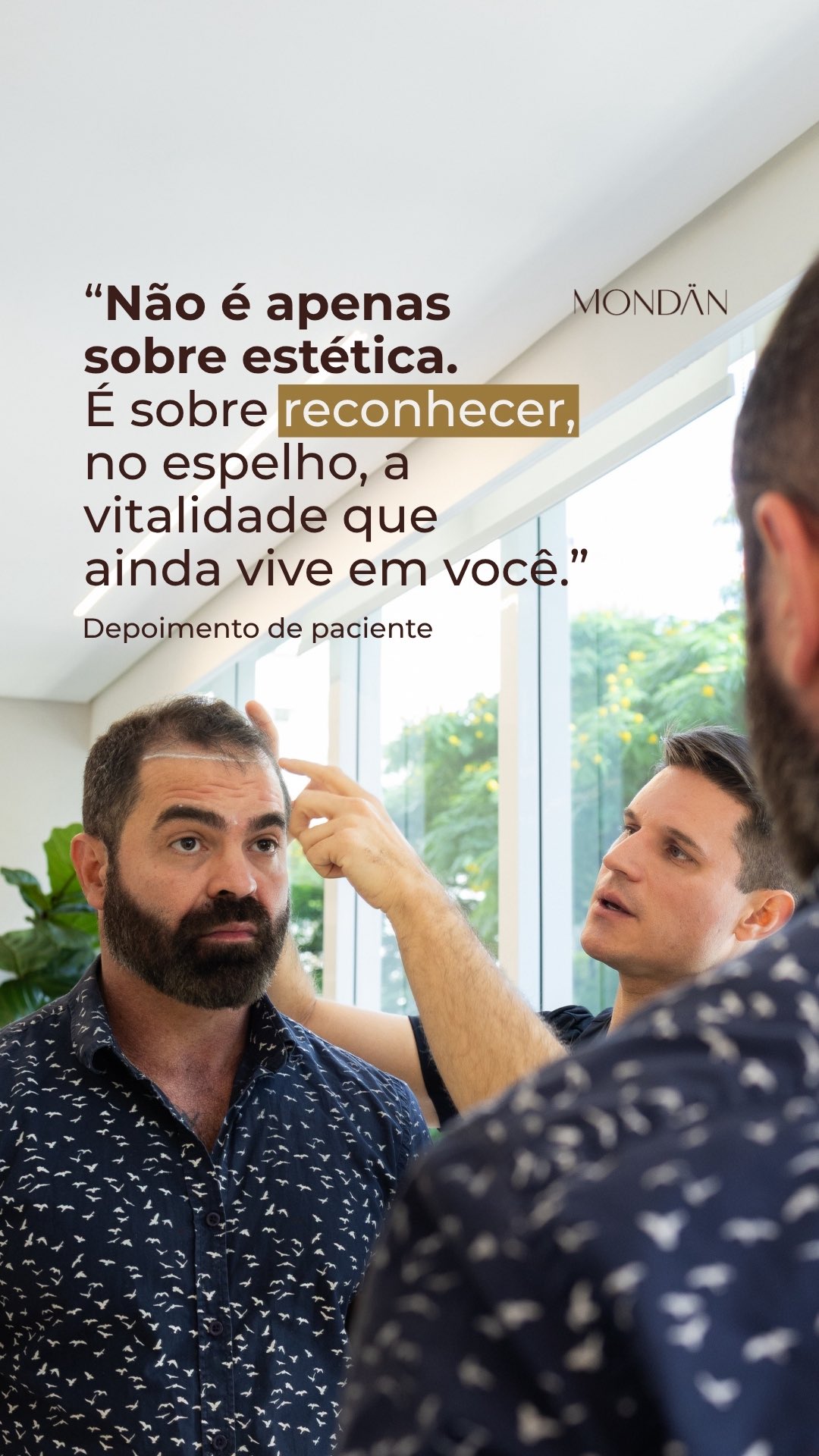 “Não é apenas sobre estética. É sobre reconhecer, no espelho, a vitalidade que ainda vive em você.”
Existe um momento em que o incômodo deixa de ser superficial e passa a ser um desalinhamento entre o que se sente e o que se vê.
E, muitas vezes, o cabelo é parte essencial dessa percepção.
Mais do que aparência, ele carrega identidade, presença e expressão pessoal, sentir-se bem ao se olhar não é apenas vaidade.
Na Mondän, entendemos o transplante capilar como um processo de reconexão.
Com planejamento cuidadoso, técnica avançada e uma escuta atenta, buscamos resultados que respeitem a sua individualidade, devolvendo não apenas fios, mas a harmonia entre imagem e essência.
Agende uma avaliação e descubra como podemos te acompanhar nesse processo com segurança e excelência.