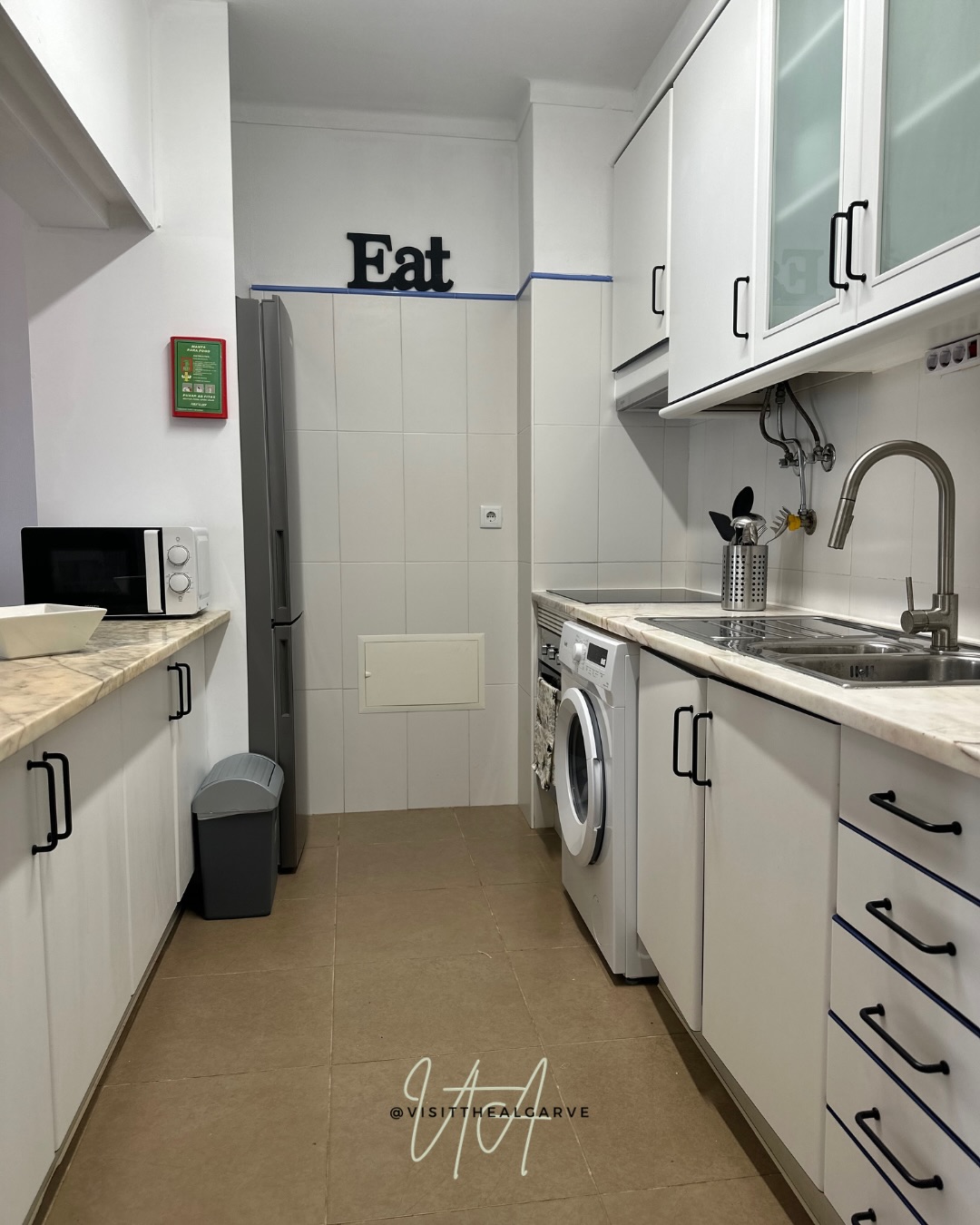 Nossa cozinha🍽️✨
Clean, cozy, and ready for everything from slow mornings to late-night bites. The heart of the flat, just how we like it 🤍
#VisitTheAlgarve #AlgarveLiving