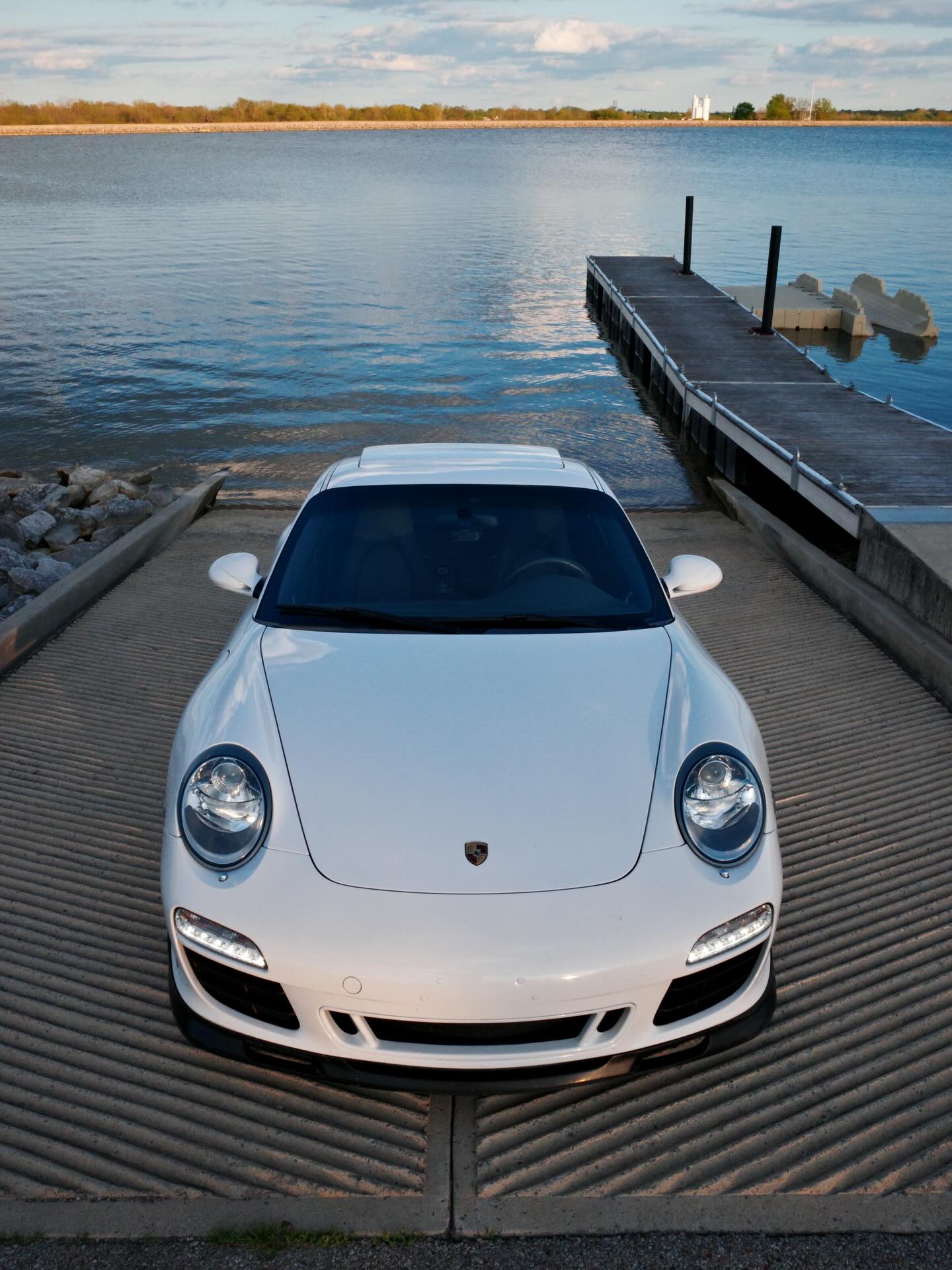 997.2 Porsche Carrera with the Aero Element insert for the front bumper. Get the .2 aero kit look in seconds.
#porsche911 #porsche911gt3 #porscheaerokit #911aerokit #997