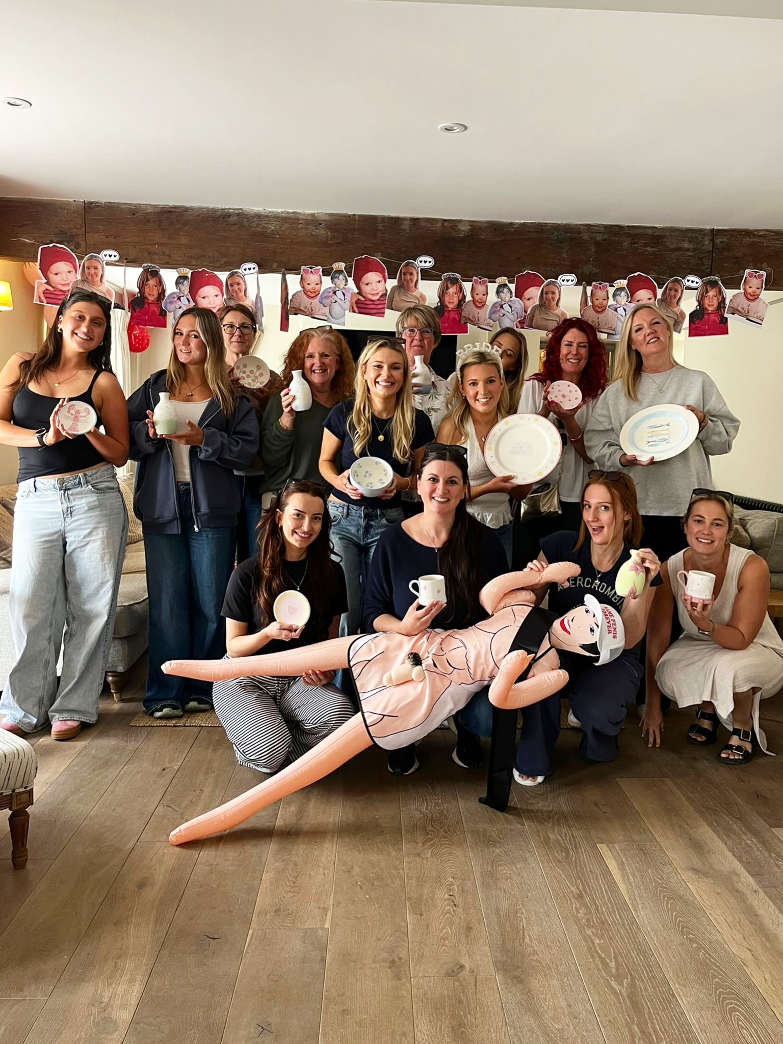 Whether you’re recovering from a heavy night of drinking, or want a relaxing activity with your closest friends, our take out kit or outbooking services are great for a Hen Do! 👰🏻♀️💍