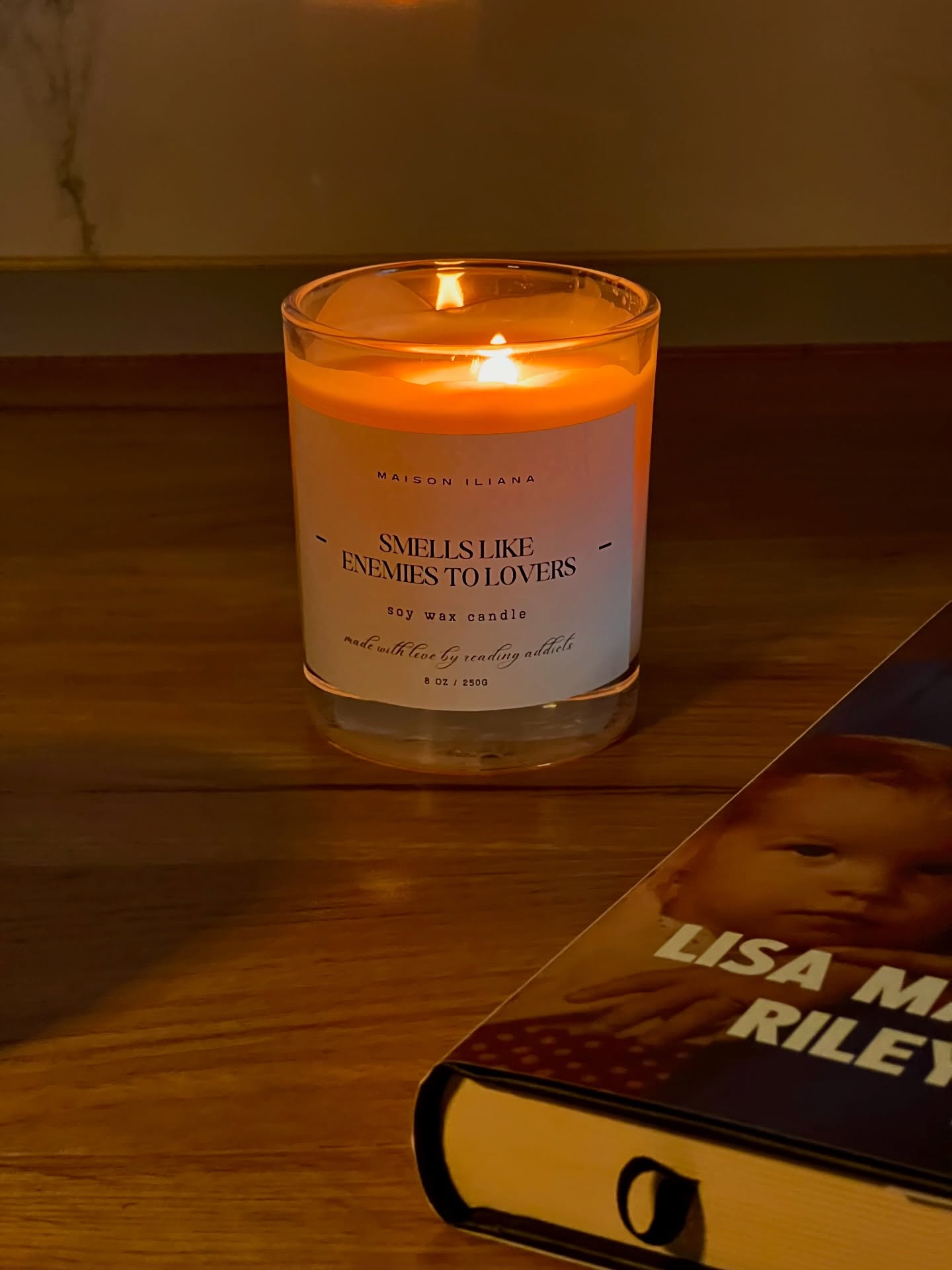 Smells like tension, stolen glances… and a love you didn’t see coming. #maisoniliana #candles #candleslovers