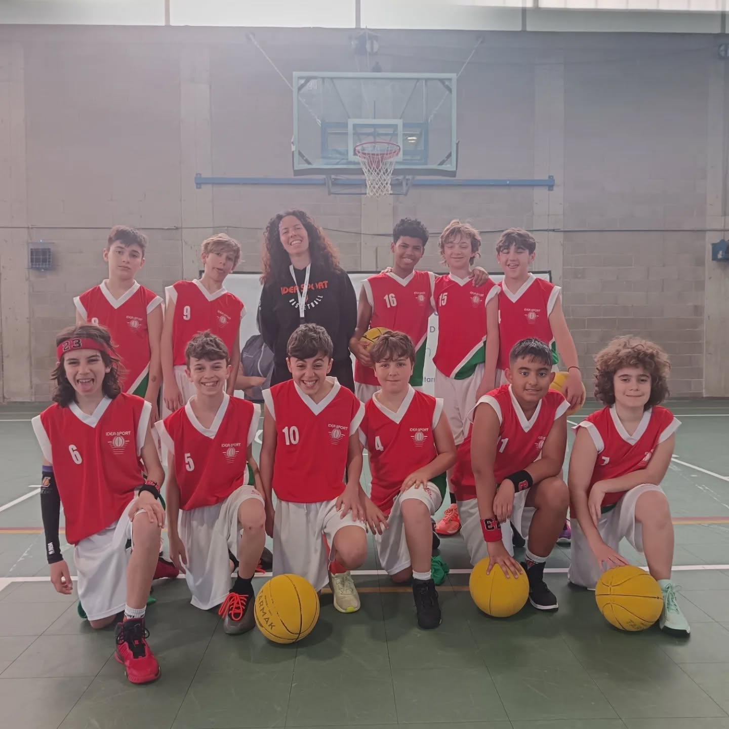 I nostri ESORDIENTI 2014/15 lo scorso weekend sono stati protagonisti al Torneo di @basketcalcinaia.
Una splendida esperienza all'insegna dell'amicizia, del divertimento e ovviamente della pallacanestro 🏀.
1°Esperienza 🏆 e sicuramente la prima di una lunga serie... Un grazie va anche ai genitori, che ci hanno supportato fuori e dentro il campo.
💚🧡 IDEASPORT🧡💚
🦁🦁 🦁LEONI🦁 🦁🦁
#pallacanestrocarugate