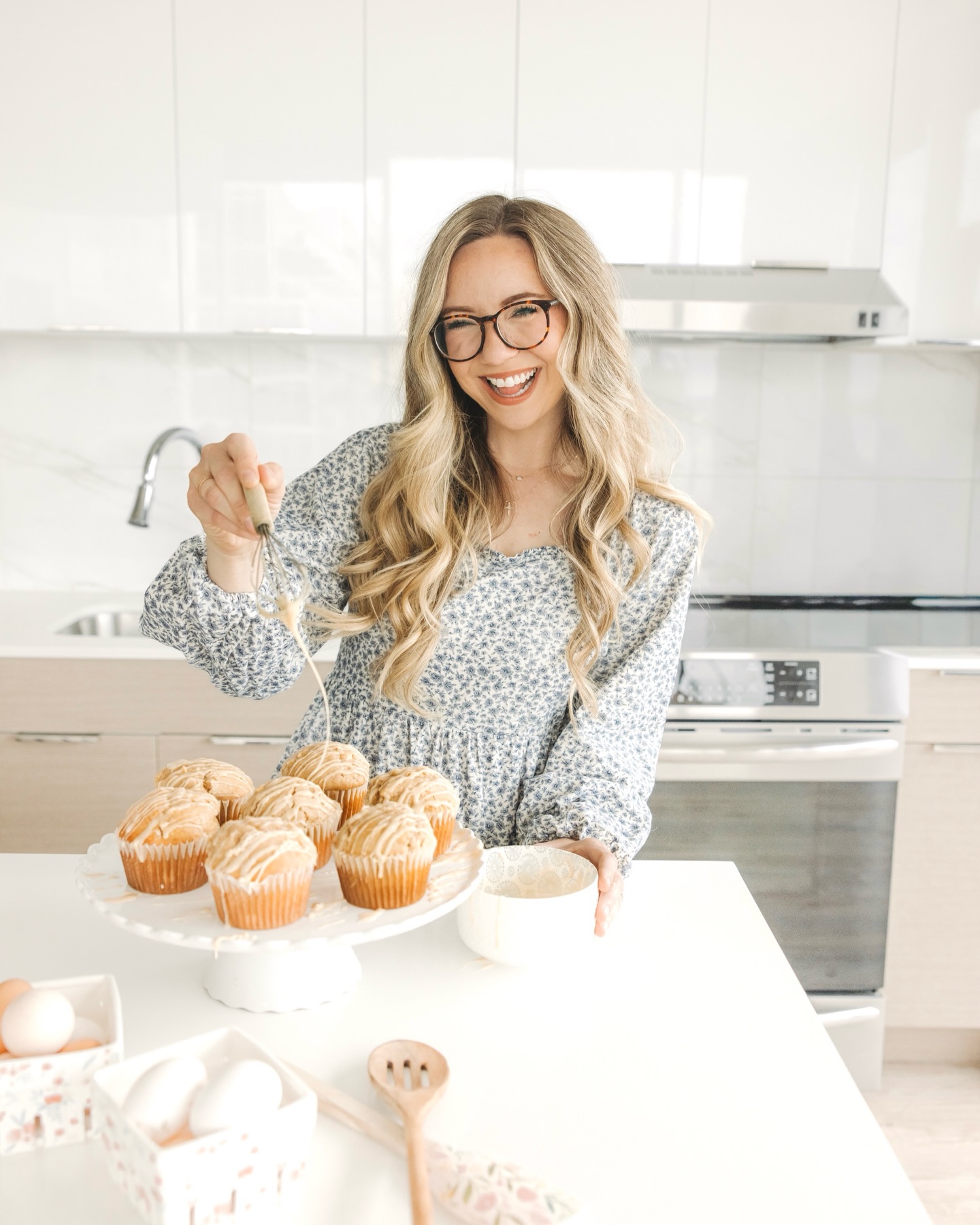 I’m not trying to say @taystycakeco is the best in the biz but also MAYBE I AM 😍 Also THE most beautiful!
Y’all to know Taylor is to love her— to adore her & I am just truly so proud of her. If you’ve been a client of hers you know her cakes & cookies are LITERAL perfection and they taste like actual HEAVEN!
I also feel like I won the lottery with this sweet friend, it took wayyyyy too long for us to meet (shoulda, coulda, woulda at birth ya know?!) but now we did, we are now inseparable, and you’re stuck with me forever, Tay! Love you BIG and I’m so proud of you!
