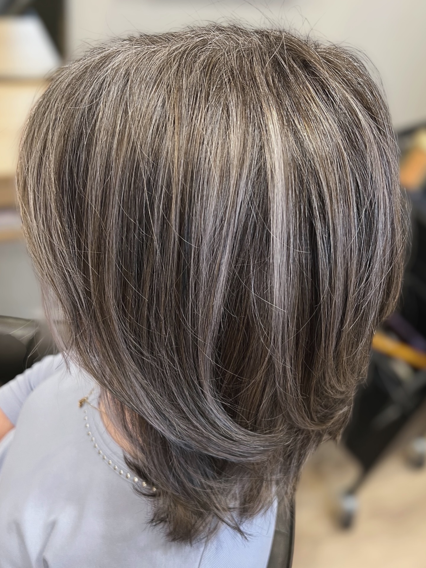 A beautiful result following the first colour blending session. My guest left feeling aligned, happy, and excited for her empowering journey back to her natural tones.
She also felt completely confident in her home haircare routine — a quiet yet powerful contributor to this healthy, strong, and beautifully shiny result.