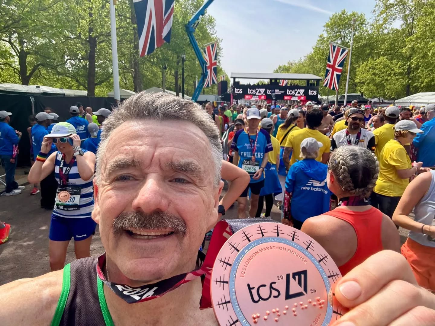 ....Bling Bling! 😎😎
#medalmonday
#londonmarathon #completeditmate✅