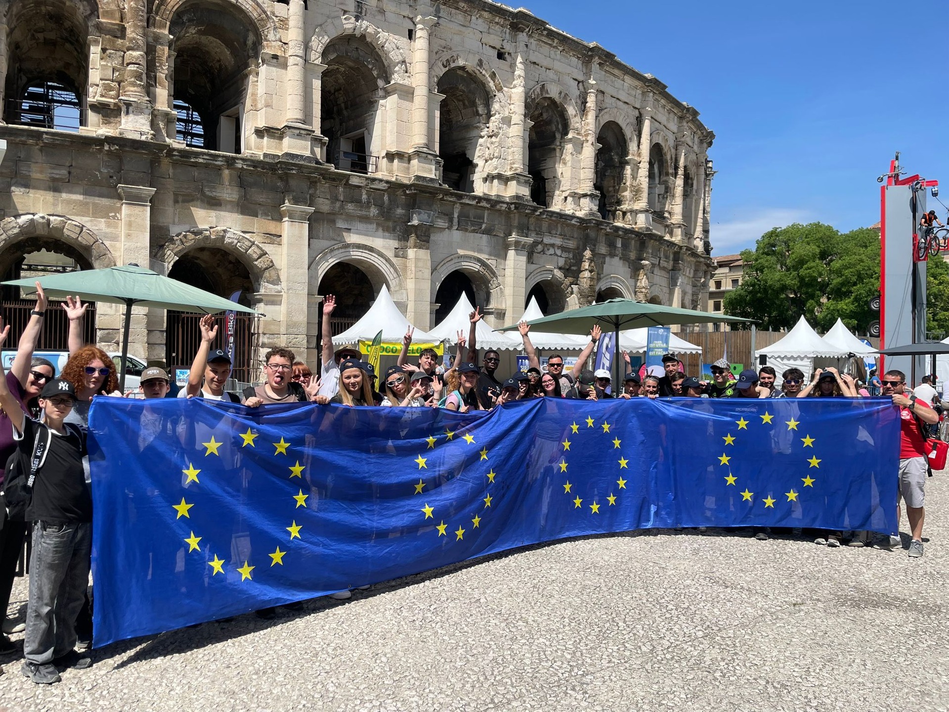 Grace à l‘@ofaj_dfjw 30 jeunes polonais français et allemands se donnent rendez vous à @nimes et #Vauvert pour travailler sur l’#environnement, #mangerlocal #antigaspillage