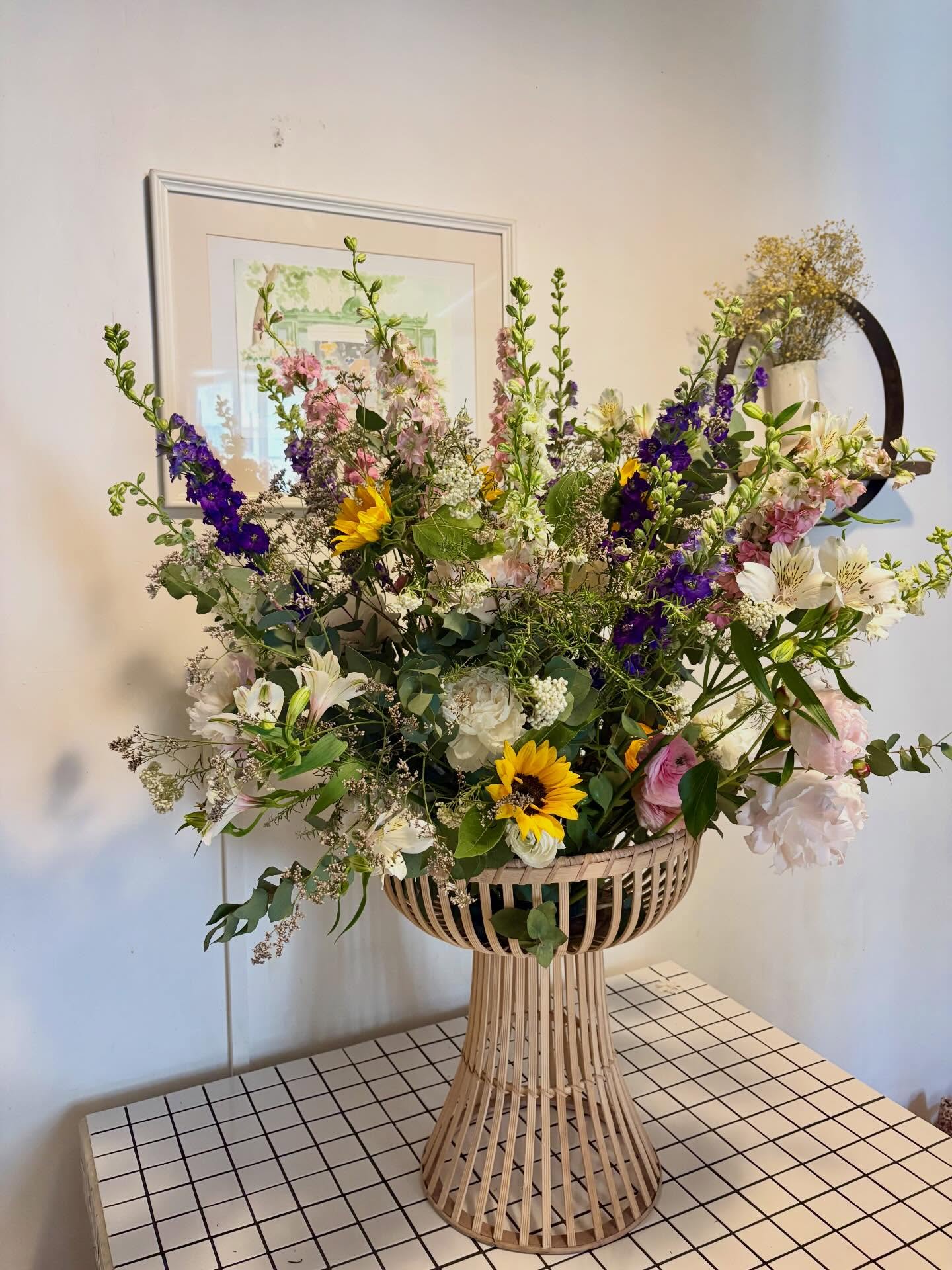 La saison des mariages commence !
Merci pour votre confiance pour fleurir votre jour J 💘
#fleuristelyon #fleuriste #fleuristemariage #wedding