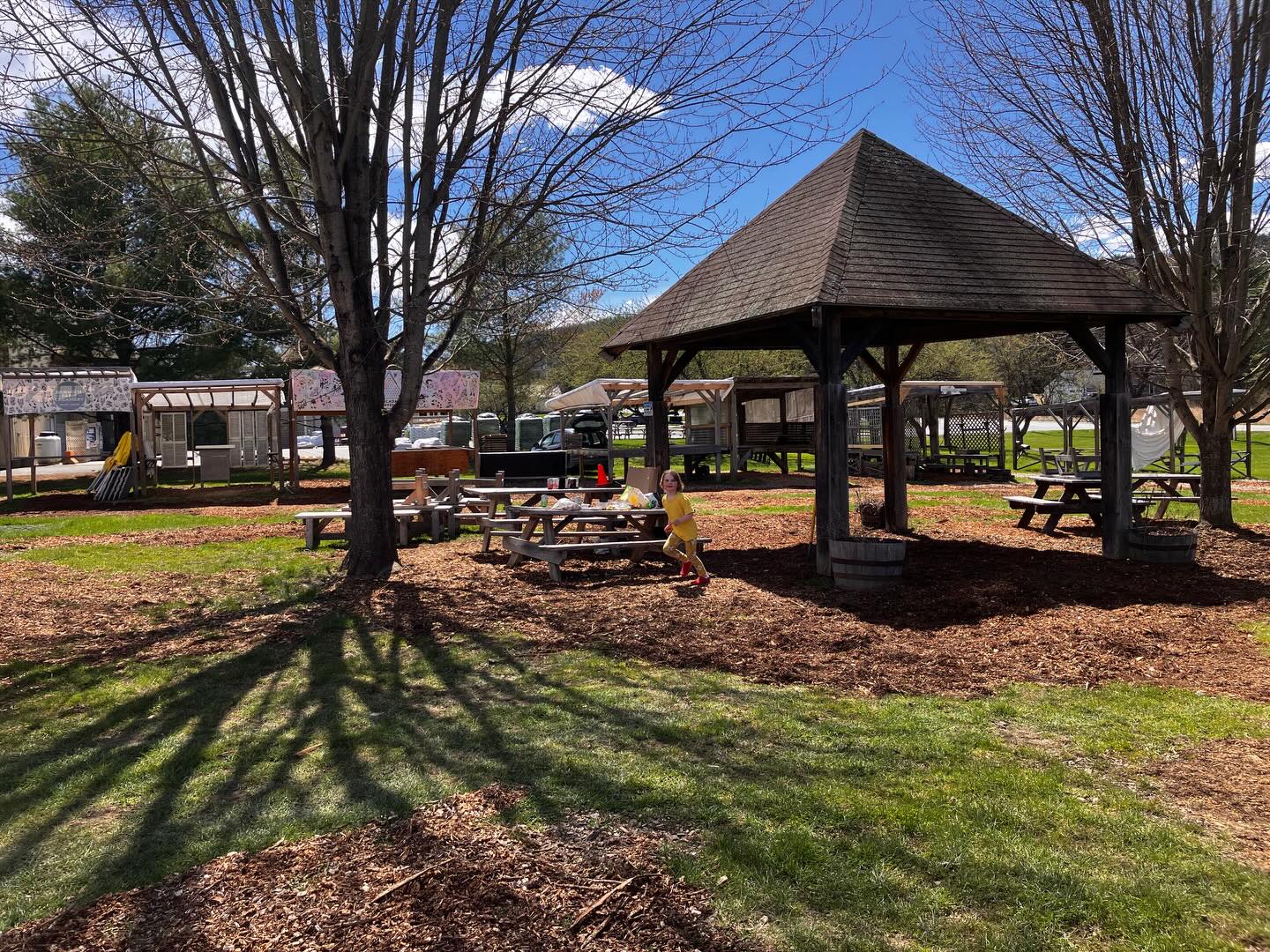 The @norwich.farmers.market site is looking amazing! Thanks to everyone who came out and helped make it sparkle! Clear your calendars for opening day this Saturday from 9-1! #farmersmarket #pastureraisedchicken