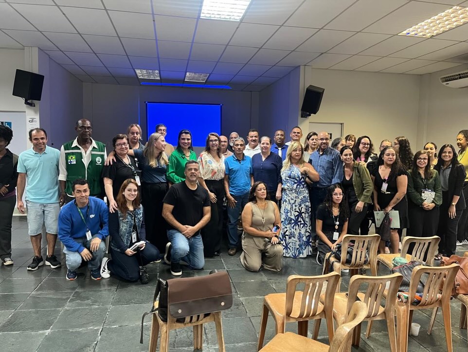 SINDMINERIOS SANTOS reforça compromisso com a saúde e segurança no Abril Verde
No dia 28 de Abril, diretores do SINDMINERIOS SANTOS participaram do Abril Verde, movimento de conscientização voltado à prevenção de acidentes e doenças relacionadas ao trabalho.
O SINDMINERIOS SANTOS reafirma seu compromisso na luta por condições dignas, seguras e saudáveis para todos os trabalhadores.
A legislação trabalhista, especialmente a CLT, juntamente com as Normas Regulamentadoras (NRs), estabelece obrigações claras para garantir a saúde, a segurança e a vida dos trabalhadores.