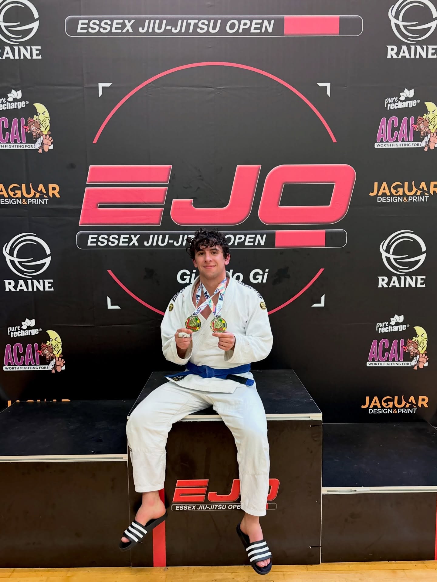 Huge congratulations to Sam for an incredible performance at the Essex Open Jiu-Jitsu Championships - bringing home two gold medals! 🥇🥇
Competing in the under 94kg division, Sam came out on top. He didn’t stop there - stepping into the open category and delivering a series of exceptional performances to secure another gold.
Blending his background in judo with jiu-jitsu, he continues to evolve - demonstrating that forward thinking, adaptability, and commitment lead to success.
Well done, Sam!