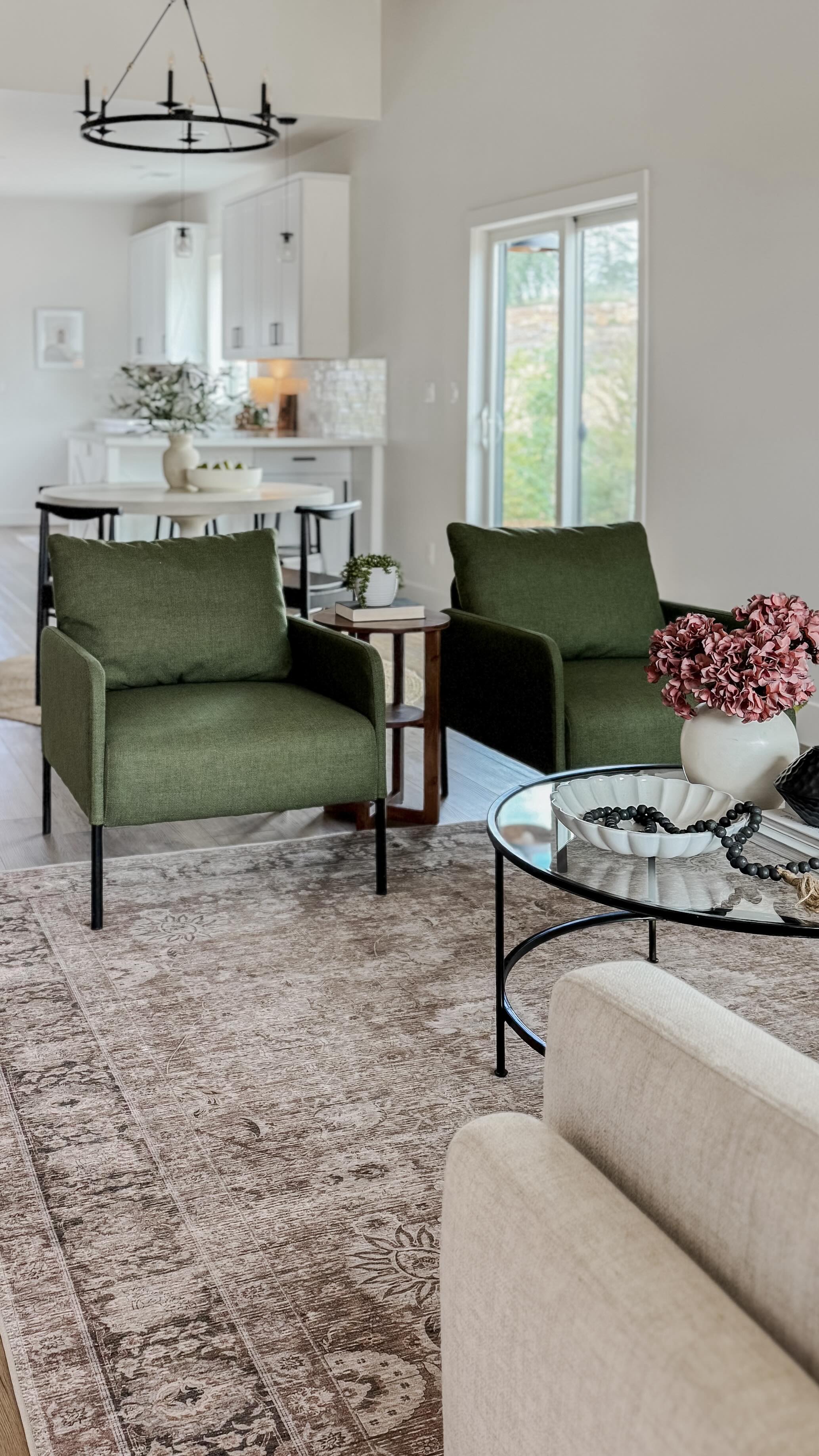 WE’RE ALL OUT HERE CHOOSIN’ SOMETHIN’…
Choosin’ the vibe.
Choosin’ the city.
Choosin’ the lifestyle we think we want.
But when it comes down to it—
you’re not just choosin’ a place…
you’re choosing a home.
And that decision?
It’s never just logical.
It’s the feeling when you walk in.
The way a space pulls you in without trying.
The moment you can actually see yourself living there.
That’s what staging does.
It creates that feeling—
no matter the state, the style, or the mood.
Because homes don’t sell on specs…
they sell on connection.