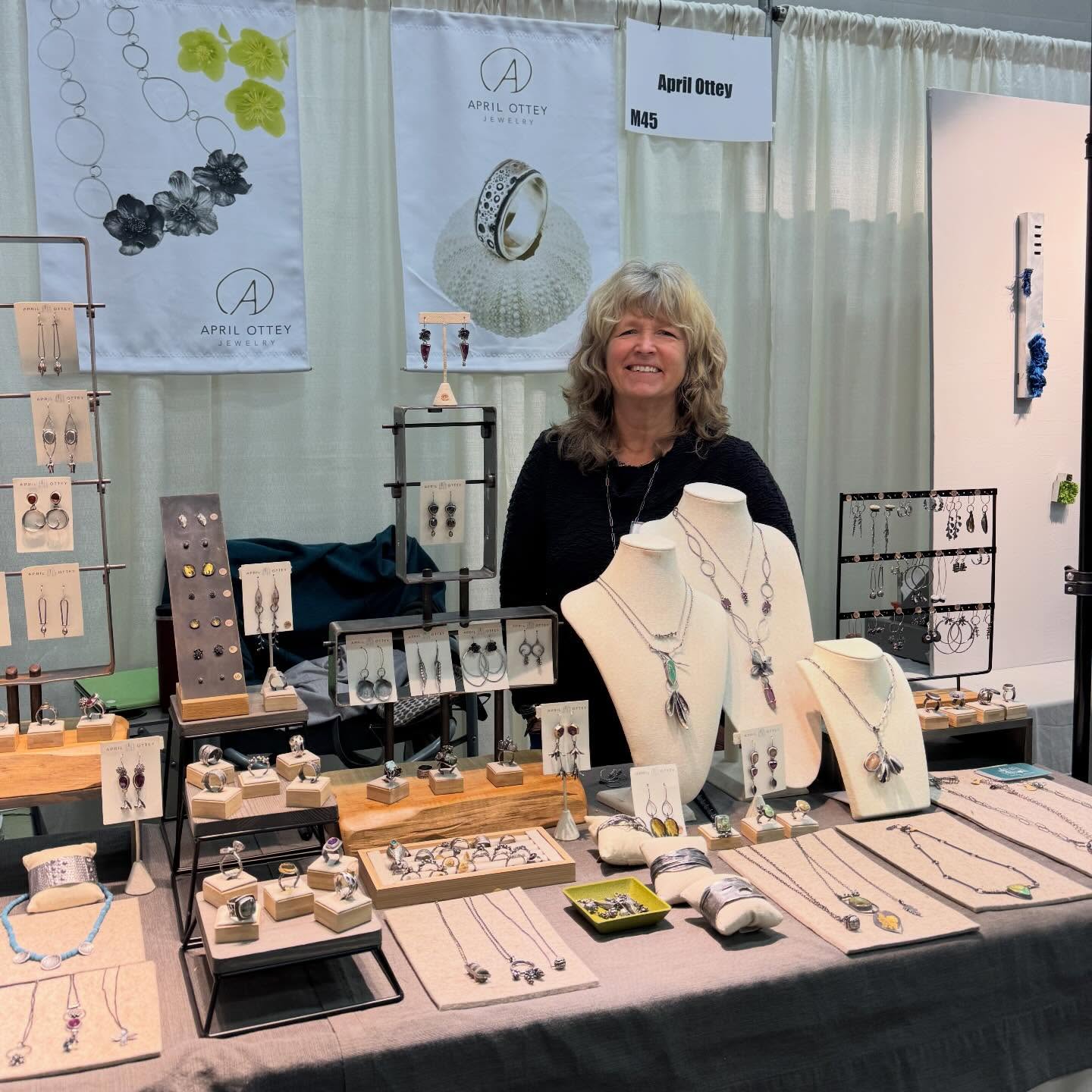 Come visit me at Gathering of the Guilds in Portland. We are here until 6 today and 10-4 tomorrow. So much great art! Sculpture, woodworking, ceramics, jewelry and more @creativemetalartsguild @gatheringoftheguildspdx #shoplocal