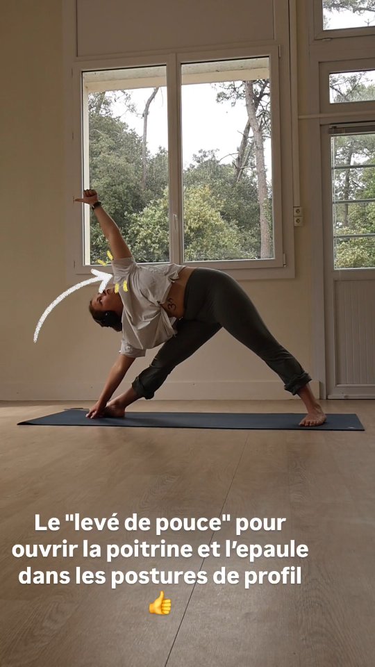 Super simple mais souvent on oublie de faire une petite rotation de l'épaule pour ouvrir la poitrine ducoup on sent que les postures sont "tordues" dans le sens où la poitrine est bloquée en direction du sol.
Alors monte le pouce comme si tu faisais du stop et suit ton pouce du regard, tu vas voir ca change tout et la sensation est super cool
Salut je suis axelle, professeure de yoga et je te donne toutes les semaines des trucs et astuces pour te faire progresser sur les tapis
Like follow share
Yoga hatha progression TrikoṇāsanaPosture sport mobilité pratique sportive renforcement doux souplesse