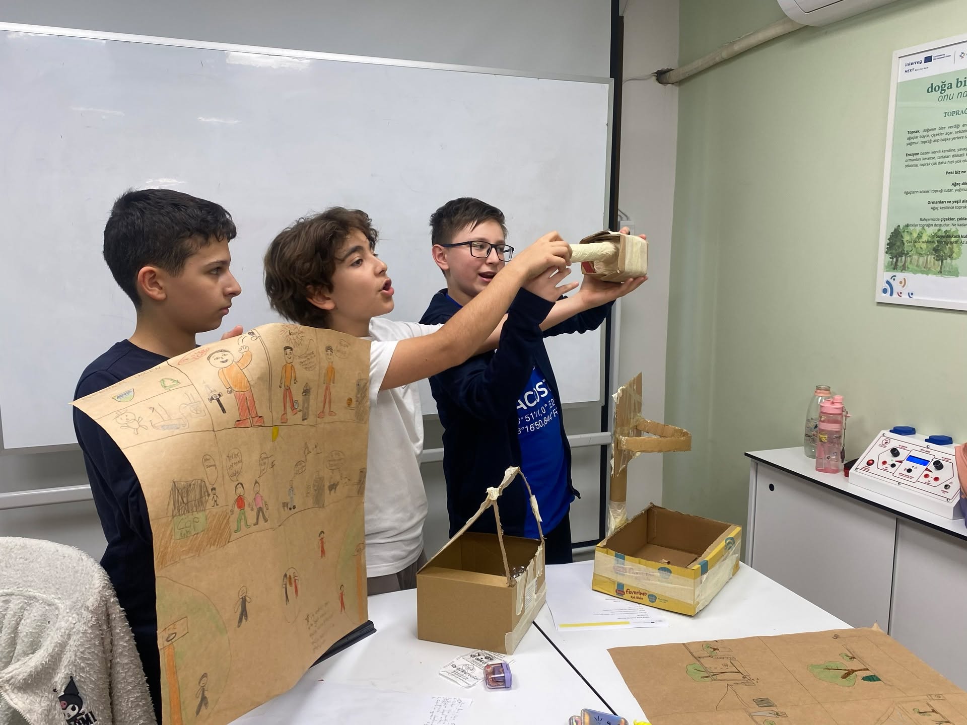 Tasarım Odaklı Düşünme Eğitimleri başladı! 🎨 🧠
EcosySTEM Projesi, Yarının Eko-Liderleri’ne ilham olma motivasyonuyla heyecan verici bir periyota daha giriş yaptı. 6 eğitim modülünü tamamlayan Bilsem öğrencileri, doğayı daha yakından tanımaları, çevre bilinci geliştirmeleri ve bilimsel düşünme becerilerini artırmalarını hedefleyen Tasarım Odaklı Eğitimlere katılım sağladılar.
Öğrenciler, proje kapsamında verilen bu eğitimlerle birlikte Çevresel Sürdürülebilirlik adına prototip projeler geliştirdiler ve sundular. ✨
__
Design Thinking Training Begins! 🎨 🧠
The EcosySTEM Project has embarked on another exciting phase, driven by the motivation to inspire the Eco-Leaders of Tomorrow. Bilsem students who completed the six training modules took part in Design Thinking Training sessions aimed at helping them get to know nature better, develop environmental awareness and enhance their scientific thinking skills.
Through these training sessions provided as part of the project, the students developed and presented prototype projects in the name of Environmental Sustainability. ✨
#EcosySTEM #IDEAUniversal #ÇevreEğitimi #STEM #Sürdürülebilirlik #Kadıköy #ÇocuklarİçinBilim #EğitimMerkezi #AvrupaBirliğiBaşkanlığı #blackseabasin #rasimpasamuhtarligi #kadikoybelediyesi #interregnext #interregnextbsb #avrupabirliğibaşkanlığı #avrupabirliğiprojesi #ecosystemhub #stemeducation #robotik #kadıköyçevrefestivali #kadıköybelediyesi #geleceginekoliderleri #ekoliderler #blackseabasin #enviromentaleducation #çevrefarkındalığı #kadıköy #yeldeğirmenimahallesi #EcosySTEM #IDEAUniversal #Eğitim #STEM #Sürdürülebilirlik #ÇevreEğitimi #Innovation #ScienceEducation #Kadıköy #FutureGenerations #EUProjects