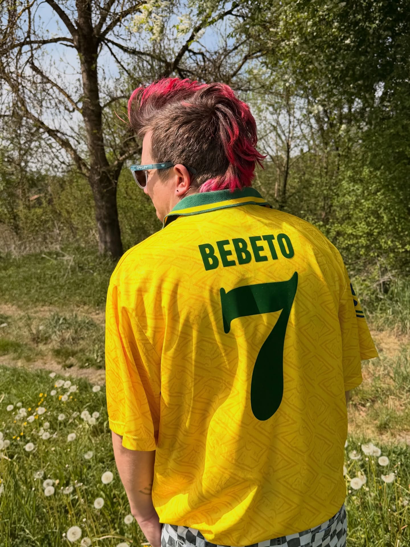 Brazil 1991/93 Home by @umbro with @bebeto7
José Roberto Gama de Oliveira Otherwise known as BEBETO
39 goals in 75 Caps for Brazil makes him the 6th highest goalscorer for the country
This shirt was a pleasure to wear! The fabric is super light
Colours are amazing 🤩 the flock crest and numbers look and feel great
A proper retro fit!
What do you think?
📸 @live.love.luki
#jogabonito #brasil #futbol #camisa #footballshirt