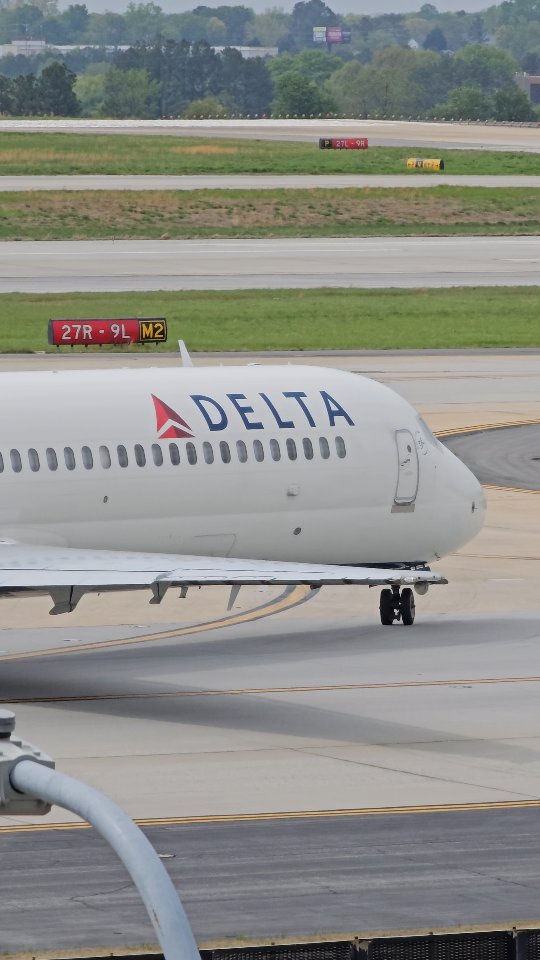 Atlanta has one of the few airports in the world where the MD-95, aka the Boeing 717, is a frequent sight.
.
🏷 #deltaairlines #boeing717 #md95 #maddogseries #atlantaairport