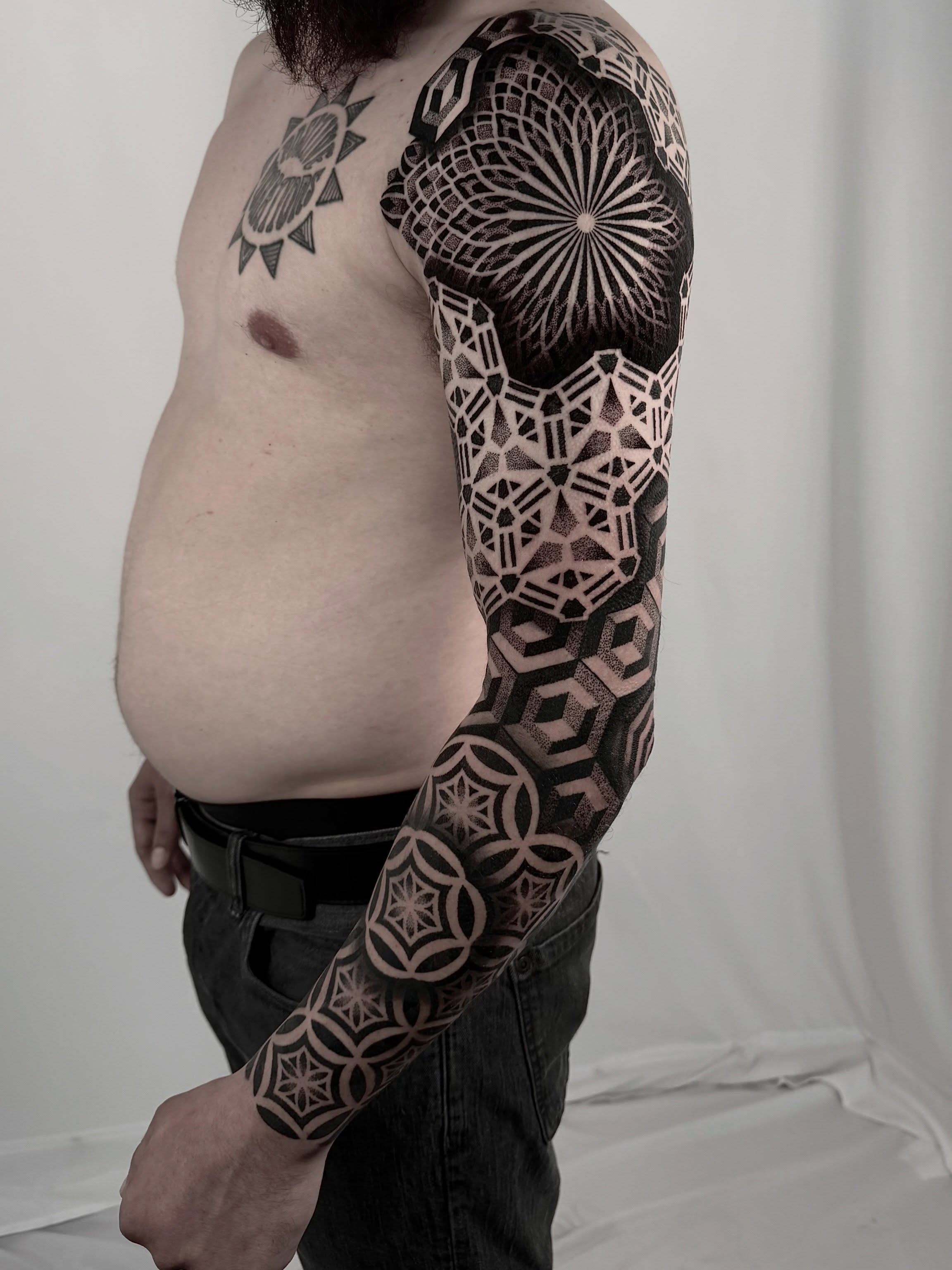 Full geometric sleeve. Patience is the key to enjoy the way. Step by step, dot to dot.
Done at @futureink.co
.
.
.
#tattoo #geometrip #geometrictattoos #blackwork #tattoostyle