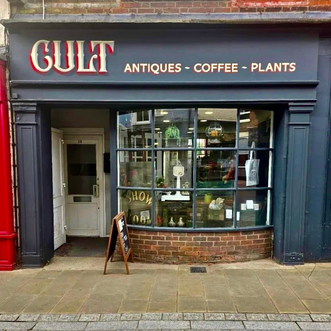📍 We’re LIVE in Romsey!
Our pop-up shop has officially landed at Cult Antiques and Coffee, 7 Bell Street – and our wonderful hand made items will be here from 30th April to 5th May!
Come and browse our wonderful range of unique, handcrafted items – every purchase helps support our amazing charity 💛
While you’re here, why not take a moment to relax with one of their delicious home-blend coffees ☕ and enjoy the gorgeous little courtyard? (Trust us… in our opinion, it’s the best spot in Romsey!)
We’d love for you to visit – pop in and see the amazing antiques for sale and our items, thanks for supporting a great cause 🙌