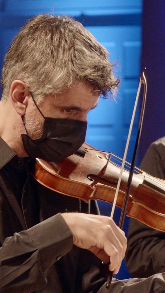 #TBT "Polonaise & Double", da Suite Orquestral No. 2 em Lá menor (BWV 1067b), apresentada em nosso concerto online "A La Française", em 2021.
violino solo e direção: Luis Otávio Santos @luisotaviosantos72
violino barroco: Marcio Cecconello @cecconello.marcio
violino barroco: Giovani dos Santos @giobaroque
viola barroca: Leonardo Bock @leonardobock
violoncelo barroco: Diego Biasibetti @schuckmusik
violone: Alexandre Ritter @ritter.alexandre
cravo: Fernando Cordella @cordellafernando
#bach #jsbach #baroquemusic