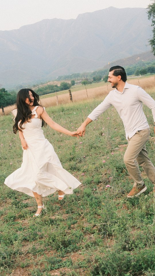 No se cual sea el secreto de la felicidad; pero creo que haber encontrado a Marisol y haber construido juntos un negocio de fotografía y vídeo de bodas amando lo que hacemos es básicamente lo mismo
.
#weddingday #destinationweddingphotographer #bodas #destinationwedding #weddings
.
