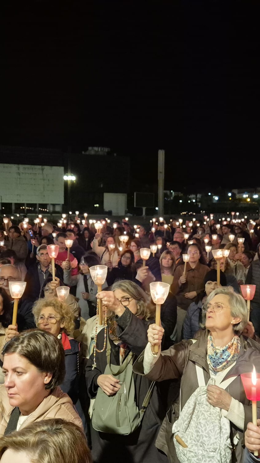 Portugal pilgrimage:
On Saturday after a relaxing lunch, we headed towards Fátima, and at night, we took part in the beautiful candlelight procession. It was a fantastic day!
What an incredible experience!
#portugal #pilgrimage #portugalpilgrimage #stswithunwellsparish #catholicpilgrimage
