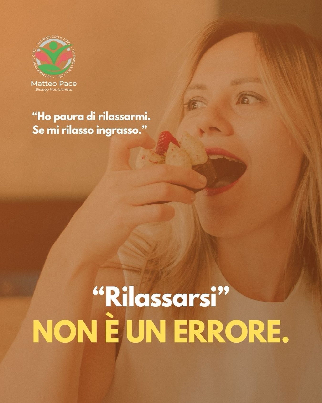 Quante volte hai avuto paura di abbassare la guardia? Sei sempre a dieta, pesi tutto, ti alleni, dici di “no” a cene e aperitivi perché hai il terrore che, non appena ti concederai un momento di relax, tutto il tuo duro lavoro svanirà nel nulla. 🌫️
Pensi che la tua forma fisica sia tenuta insieme solo da un filo sottilissimo di forza di volontà e restrizione, ma la verità, biologica e mentale, è un’altra: il corpo non ama il controllo estremo, ama l’equilibrio. ⚖️
Più cerchi di tenerti sotto stretto controllo, più la tua mente accumulerà stress, tensione e pensieri ossessivi legati al cibo. Finché, inevitabilmente, la corda si spezzerà e non sarà colpa della tua “mancanza di forza di volontà”, ma di una reazione fisiologica a uno stress insostenibile. 🤯
Rilassarsi non è un errore. È una necessità.
#matteopace #biologonutrizionista #faipaceconilcibo #percorsoalimentare #sgarro