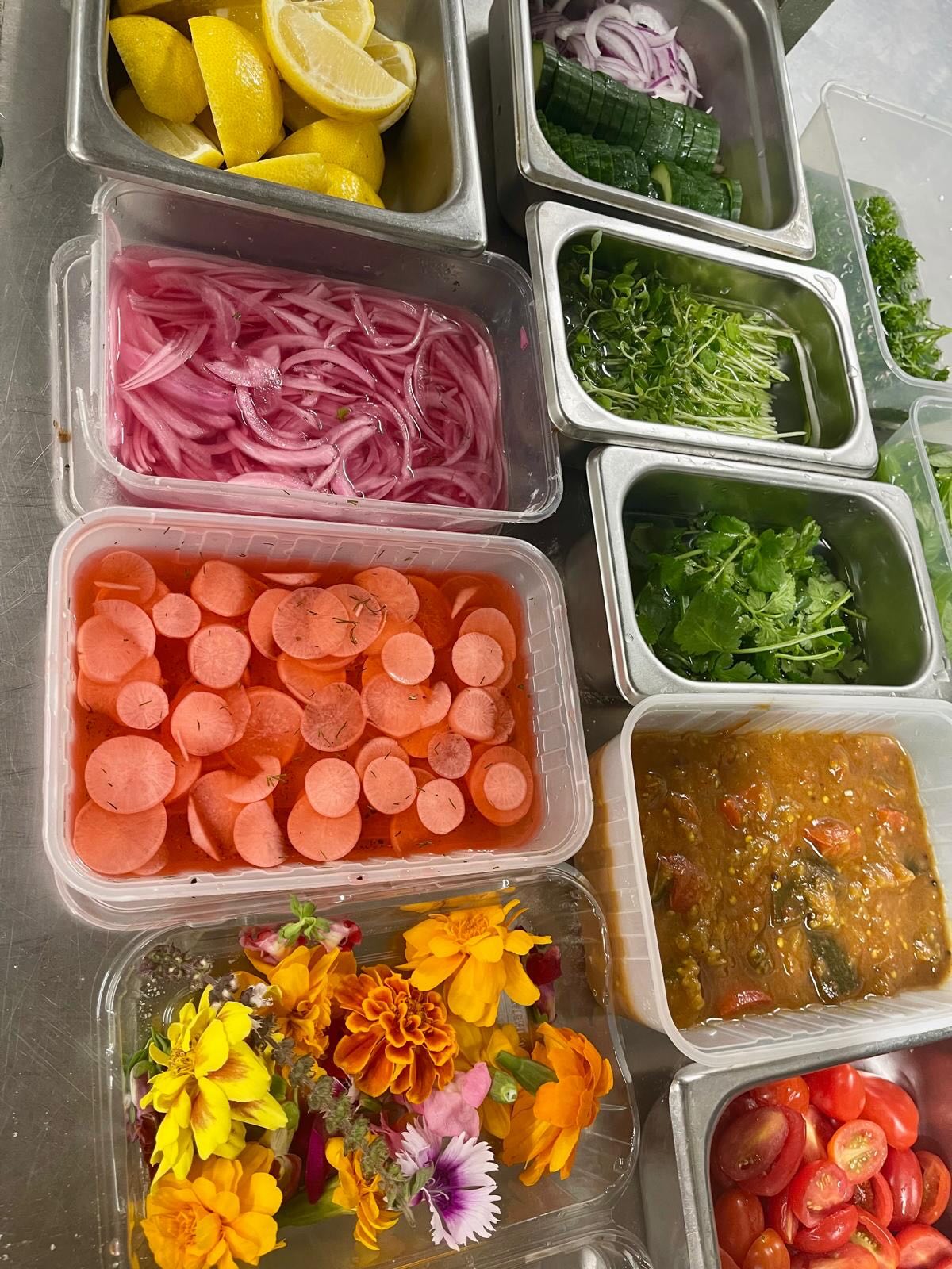 A feast for the eyes before it even hits the plate 🌸🍋✨
Fresh, vibrant, and full of flavour—our colourful garnishes are what bring every dish to life at New Farm Bistro
It’s all in the details 💫