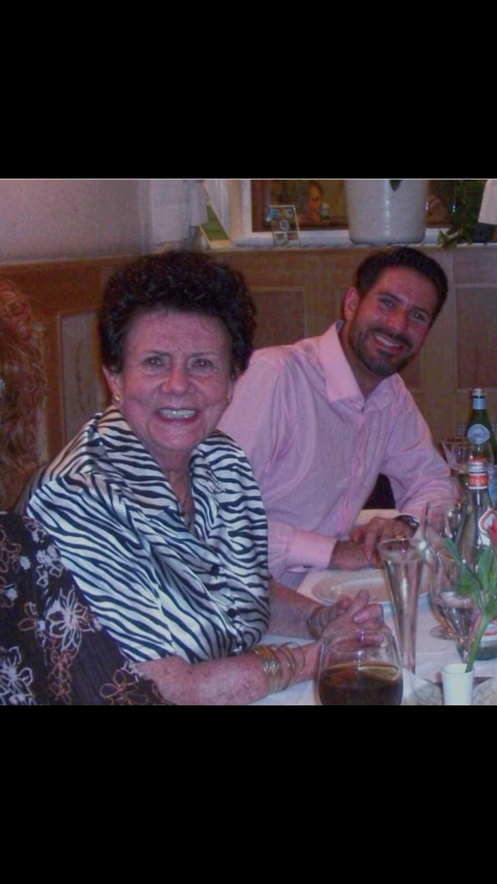 ONSE MIMI 🖤 🕯️A great star and legend has closed her eyes, but her echo remains. Thank you, dear Mimi, for your voice, which was a gift to the world, and for your invaluable friendship 🫶
You were far more than a mentor and a loyal supporter of my career, my charity foundation HILFSTÖNE and a pillar of the jury for my young singers competition „Klassik-Mania“. Unforgettable will be the dinners we shared with our South African friends Johan Botha, Sonja, Marelize, Sandra and many others and of course with my mum at home, when we listened to your recordings together and sang along all through the night. Your surprise visit to the Vienna State Opera, when I sang at the opera’s open day at the start of the new season where the audience hadn’t forgotten you and endlessly applauded when you suddenly appeared 👏🏻 And of course I can still hear your laughter ❣️
In recent years, sadly, we had only rare online conversations across the ocean between Vienna and Pretoria. I thank fate that I was allowed to meet you - I was and am a great admirer - Thank you for everything you did and rest in peace, dear Mimi. 🖤 🕯️ #ClemensUnterreiner #wienerstaatsoper #mimicoertse #hilfstöne #klassikmania 📸©️ CU | Wiener Staatsoper | Klassik Mania | Social Media