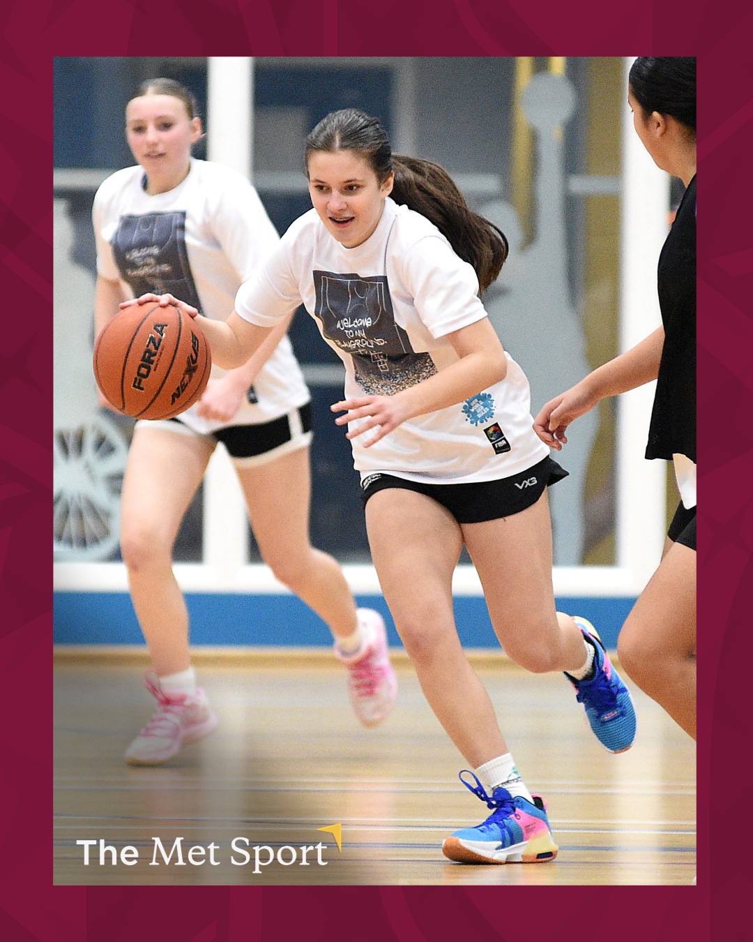 Girls’ basketball takes centre stage at Archers Arena.
The next generation of girls’ basketball was celebrated at Archers Arena as the annual all-girls festival returned for another inspiring day of sport, development and connection.
Read more > The Met Sport (Link in Bio)
______________________
Pêl-fasged merched yn cymryd y llwyfan yn Arena Archers.
Dathlwyd cenhedlaeth nesaf pêl-fasged merched yn Arena Archers wrth i'r ŵyl ferched flynyddol ddychwelyd am ddiwrnod ysbrydoledig arall o chwaraeon, datblygiad a chysylltiad.
Darllenwch fwy > > The Met Sport (Dolen yn y Bio)
#TheMetSport #Basketball #GirlsInSport #HerWorldHerRules