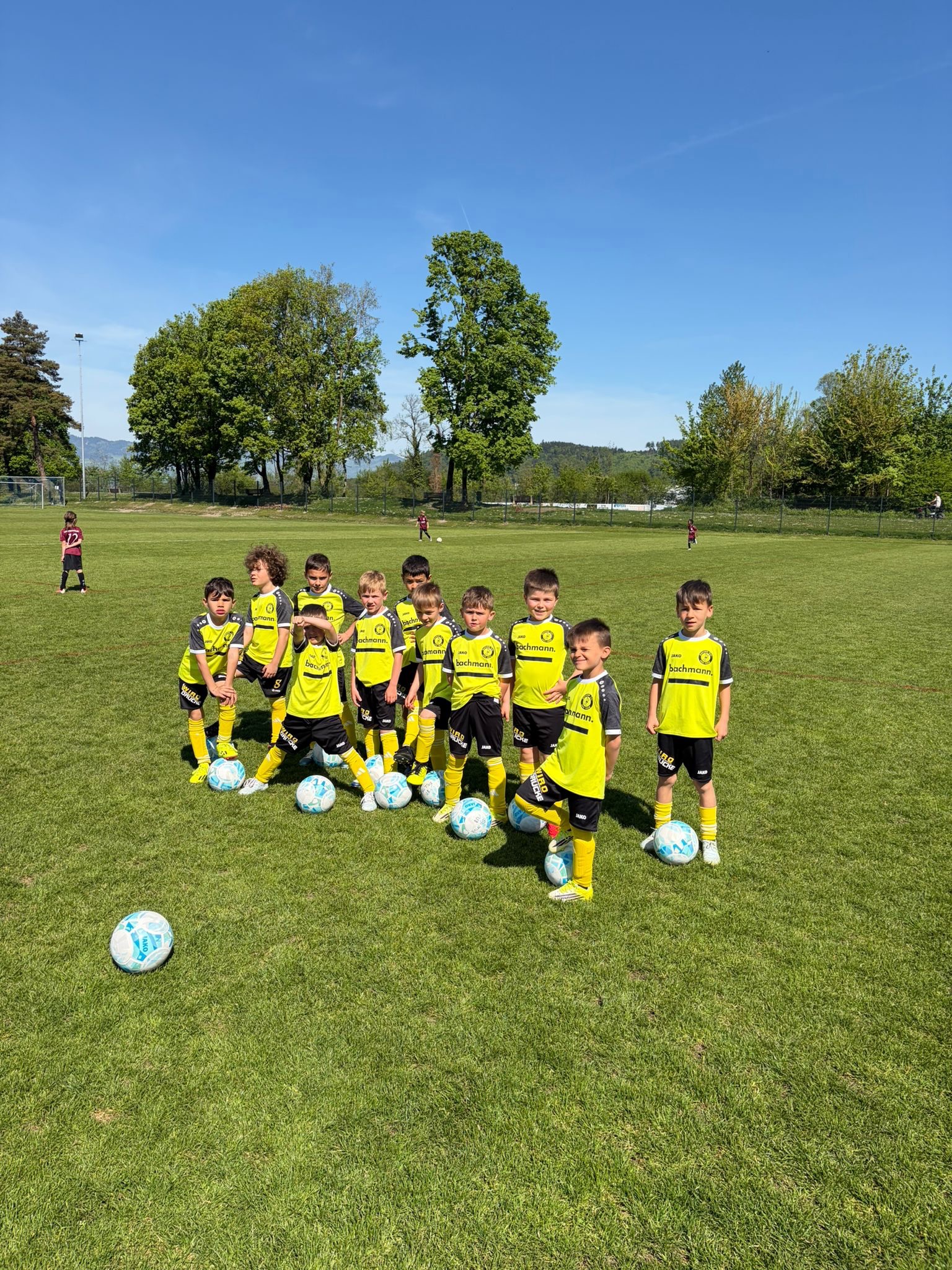 Hier sind ein paar Einblicke unserer U8, die heute ein Turnier in Röthis hatte🏆🖤💛📸
#u8 #turnier #sctisis