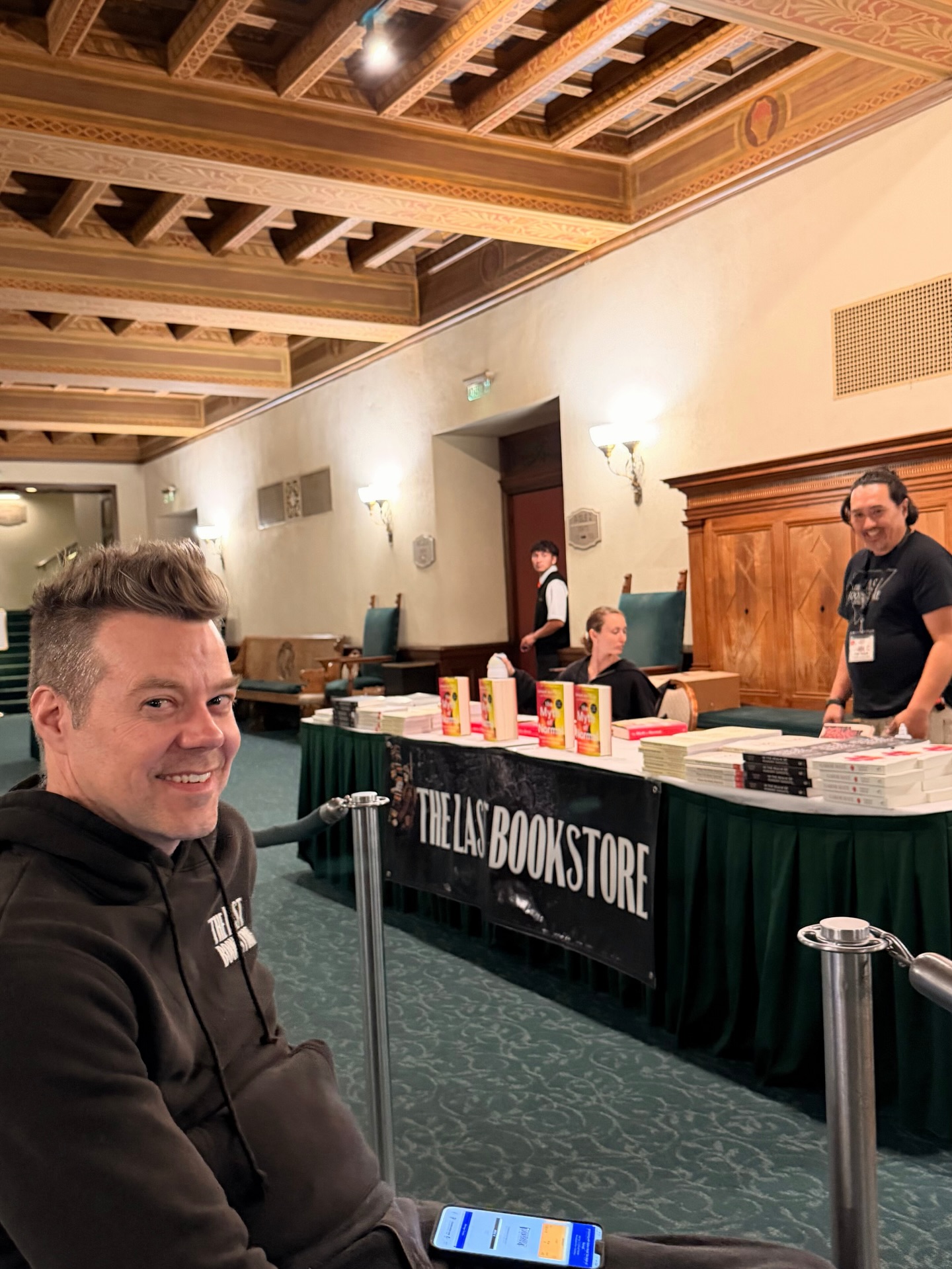 We’re still talking about the sold out event for @gabormatemd at the Pasadena Civic Auditorium last week. It was awesome.
#gabormate #thelastbookstore #pasadenacivicauditorium #bts