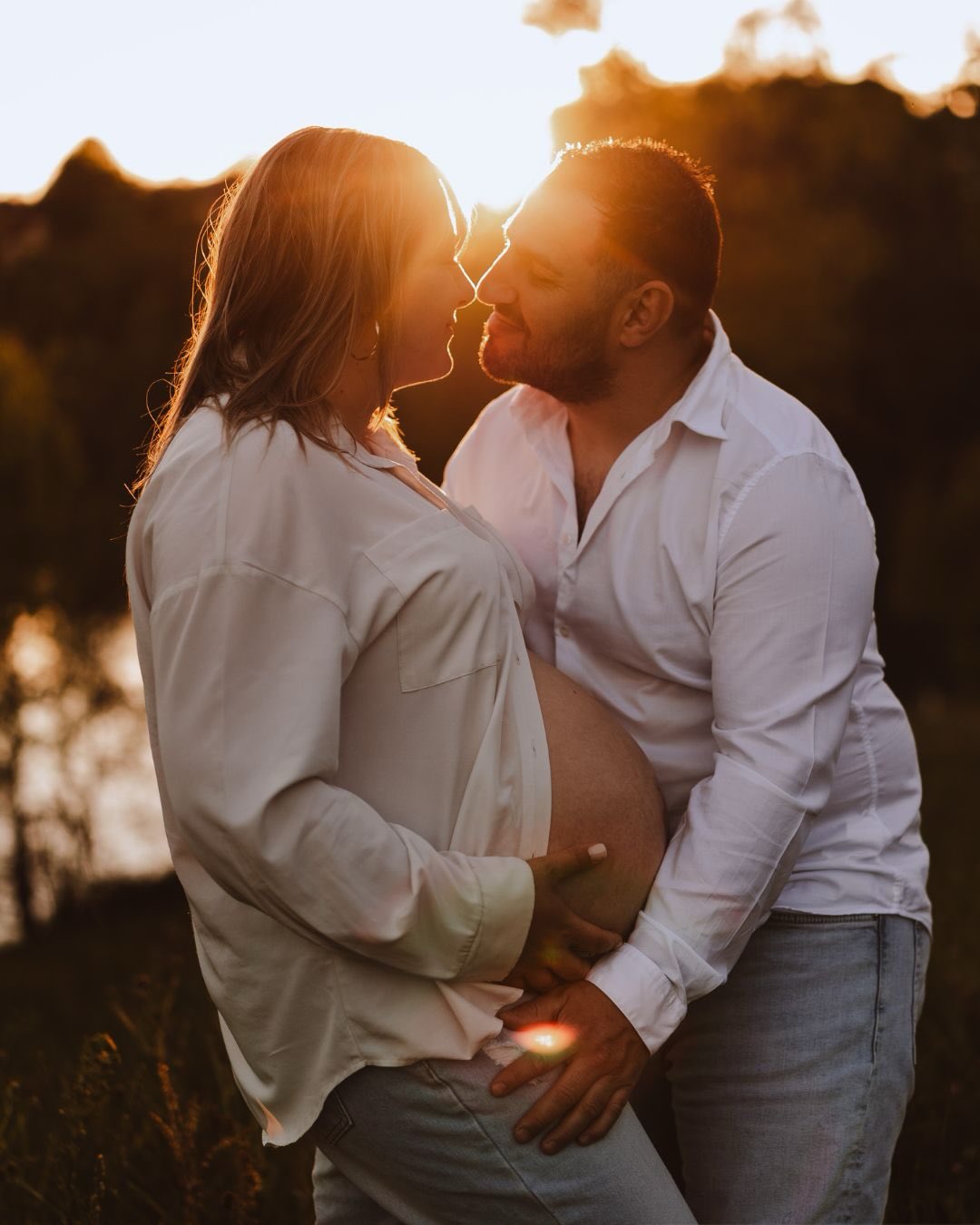 Retour des séances à la golden hour ✨
Une très belle rencontre avec cette famille, venue capturer quelques instants avant l’arrivée de baby 2 🤍
C’était leur première séance photo ☺️ Et on leur dit qu’ils sont incroyables ? 🔥
#goldenhour #photographegrossesse #seancephotogrossesse #futursparents #lifestyle
