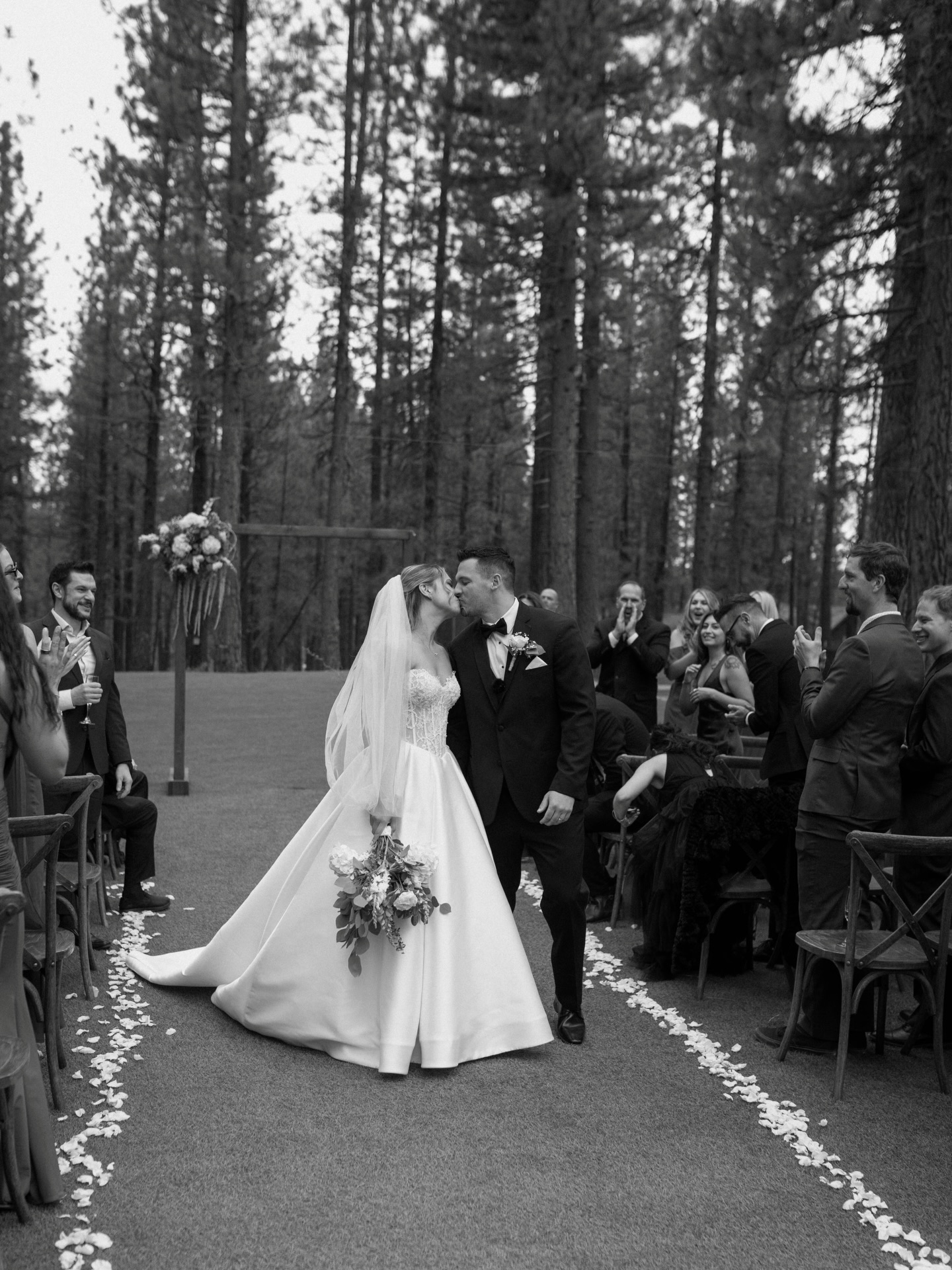 Forever started with a glance, and today it became a promise.
📷: @mrsallisonupchurch