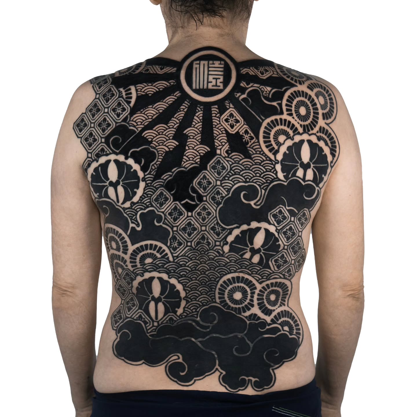 Japanese kimono geometric patterns full back tattoo. The lower back is a cover up. 3/4 healed in the picture with upper back fresh.
Done at @futureink.co
Japanese patterns tattoo Oakland California bay area
.
.
.
.
.
#japanesetattoo #japanesepatterns #kimonopattern #californiatattoo #bayareatattoo
