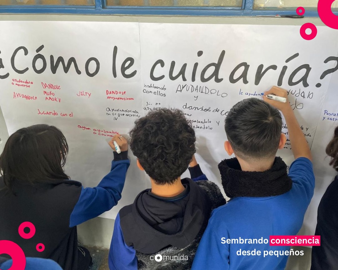 🌱 Porque cuidar es cosa de todos, y eso se aprende desde pequeños.
Hoy compartimos con los alumnos de 7° Básico de la Escuela Casas Viejas de Puente Alto un Taller de Compasión y Cuidados en Comunidad.
Sembrando empatía, corresponsabilidad y amor por el otro desde temprana edad. 💛
¡El futuro del cuidado está en sus manos!
#ComunidadCompasiva #TallerDeCompasión #CuidarEsDeTodos #EducaciónConValores #PuenteAlto