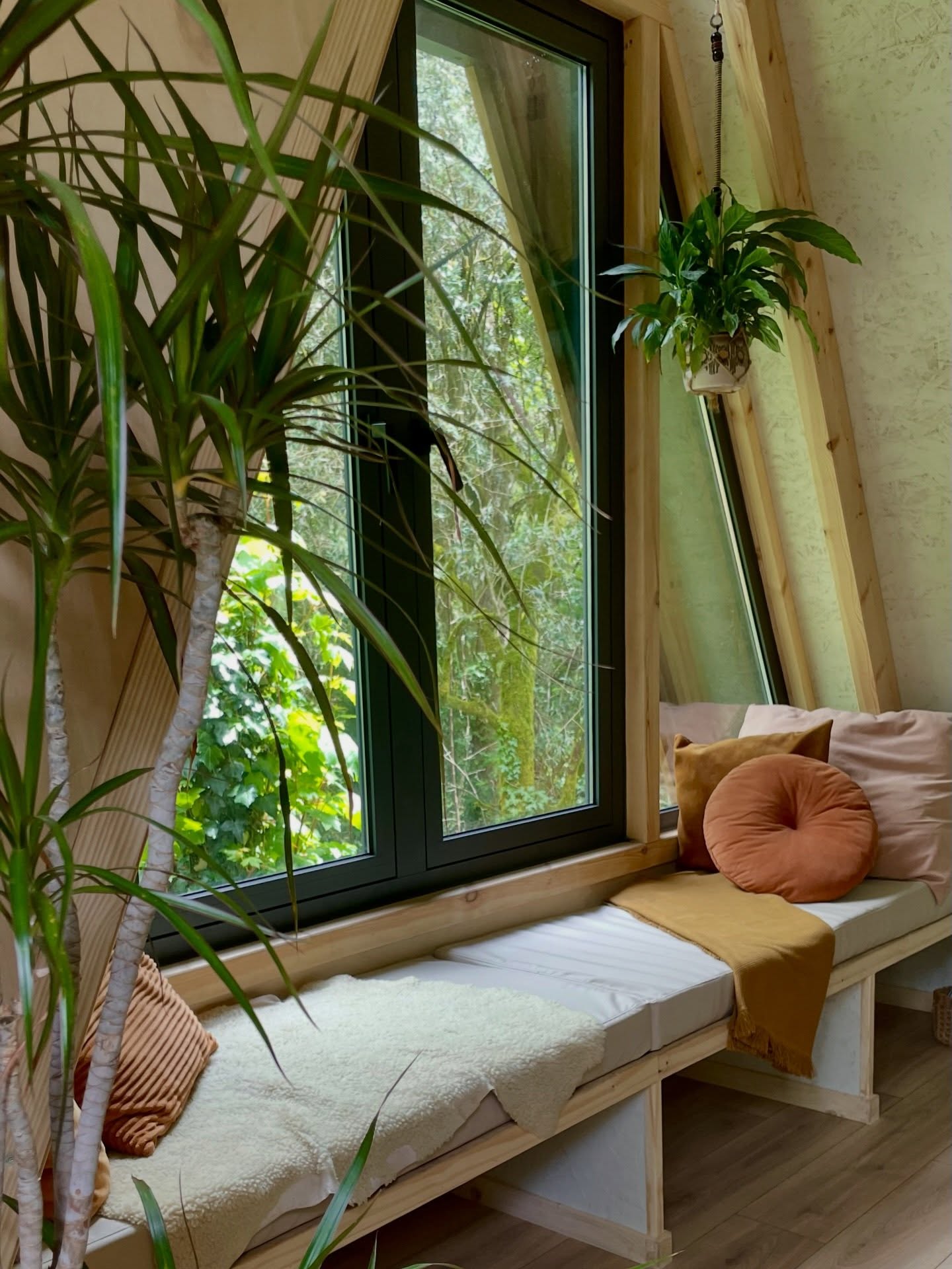 Tiny house Castanha Sneakpeak!
Castanha is one of our 2 newest tiny houses that Giel built this last winter. Another version of the Aframe house, with a large couch in front of an even bigger window!
Do you feel nature calling you already?
We are super duper happy with our new spots. More photos soon!
Ps: Castanha still has a bit availability this Summer! Just saying!
X Giel & Karin
•
#tinyhouse #glampingportugal #smallscale #childfriendly