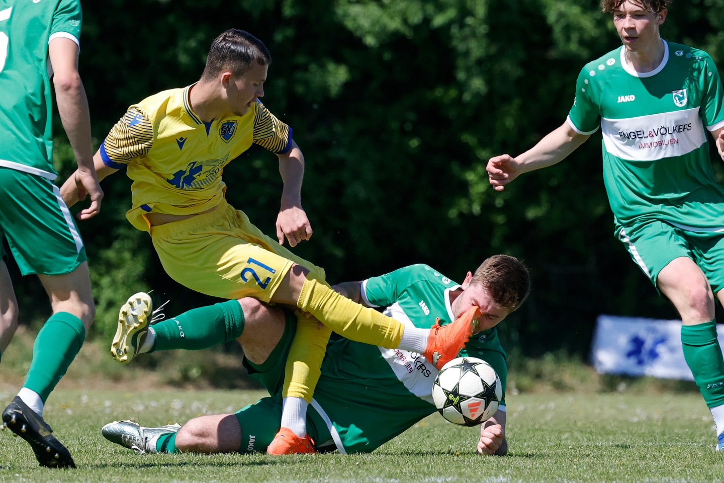 Klarer Auswärtssieg! 🤝🐉
Am Samstag ging es für unsere Drachen an die schöne Anlange vom @svdornach_official
Diese konnten wir mit einem 0:6 Schlagen und bester Stimmung die Rückreise antreten! ☀️🔥
Danke an die vielen Murnauer Zuschauer die mitgefahren sind! Wir machen genau so weiter