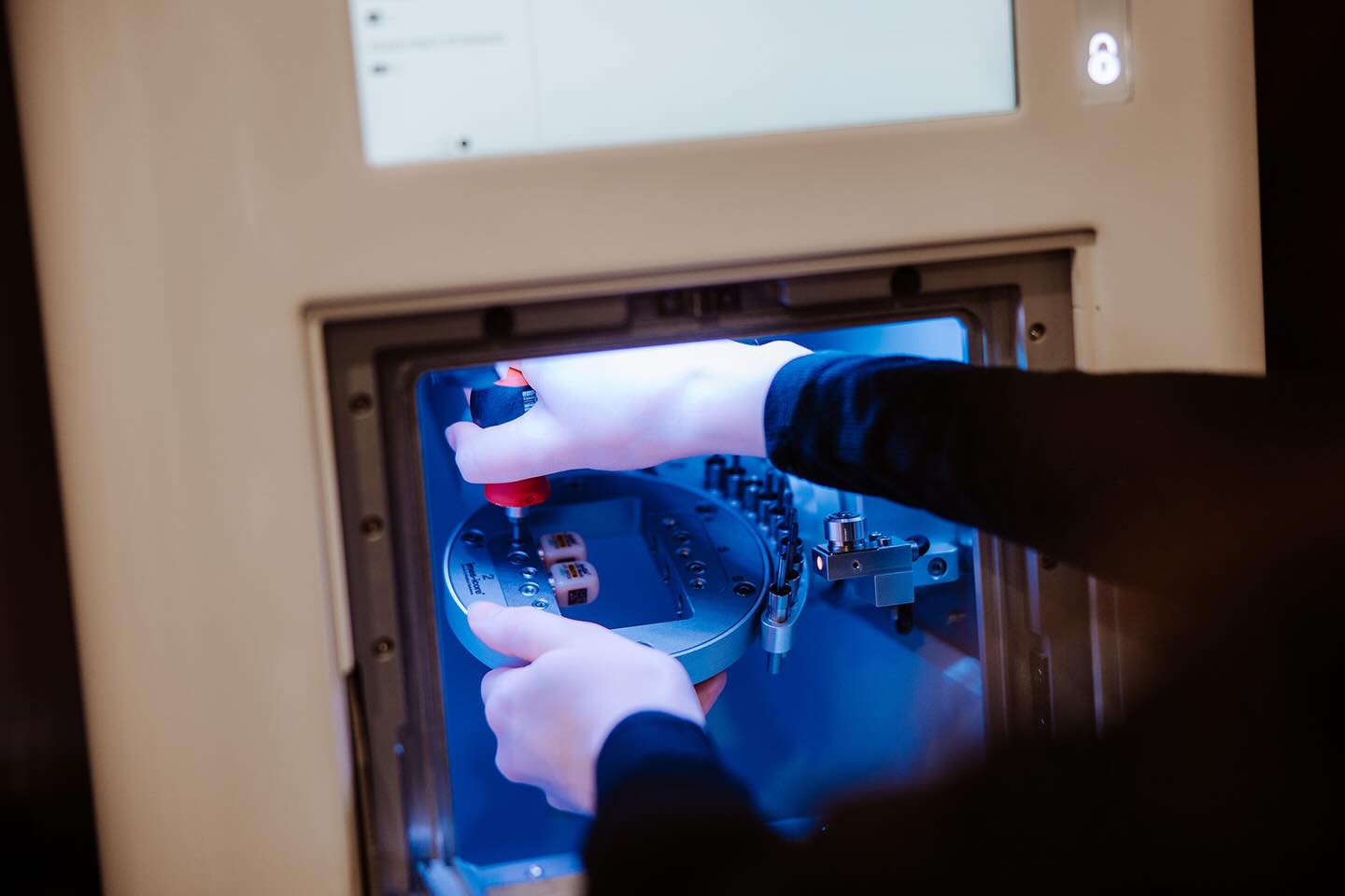 The lab @ Barwon Heads allows us to create custom mouthguards, crowns and lots more. With our modern technology and iTero Scanners, we are able to fabricate top of the line mouthguards and more for our patients and external clinics. For more information about our lab, call our clinic or follow the link below —>
https://www.barwonheadsdental.com.au/thelabbarwonheadsdental?utm_source=ig&utm_medium=social&utm_content=link_in_bio&fbclid=PAZnRzaARjlklleHRuA2FlbQIxMQBzcnRjBmFwcF9pZA8xMjQwMjQ1NzQyODc0MTQAAafct05MWbvmPUcmd5Duj7CQFgS3C0gZ-hMdnGSoqEAPIgwY84Gyn2sv0f3iSg_aem_bQxR7HTWppLS-xh49rcMyw
#dental #afl #mouthguard #barwonheads #familydentist