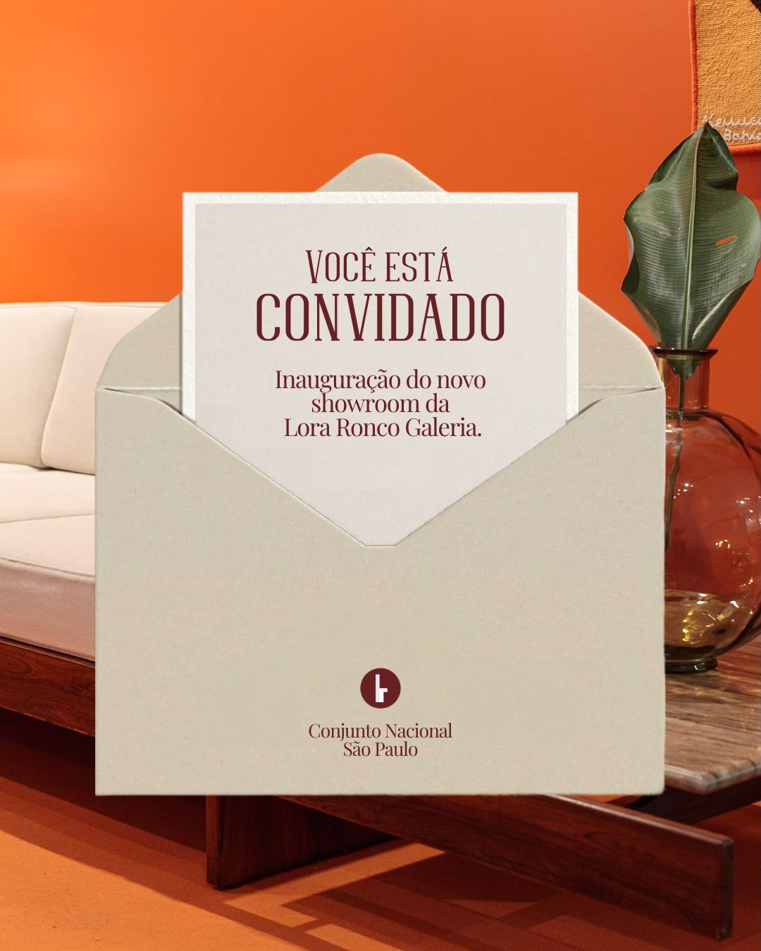 A nova casa do mobiliário moderno brasileiro.
Em maio, a Lora Ronco inaugura seu showroom no Conjunto Nacional, edifício que permanece como uma das expressões mais consistentes da arquitetura moderna paulista.
Um espaço dedicado à apresentação do mobiliário moderno brasileiro. Um acervo organizado para permitir uma leitura mais direta das peças, considerando escala, materialidade e uso. Um lugar a ser percorrido com tempo, atenção e proximidade.
Para acompanhar a inauguração e receber informações em primeira mão: www.loraroncogaleria.com.br
#loraroncogaleria #designbrasileiro #braziliandesign #mobiliáriomoderno #mobiliariomodernobrasileiro