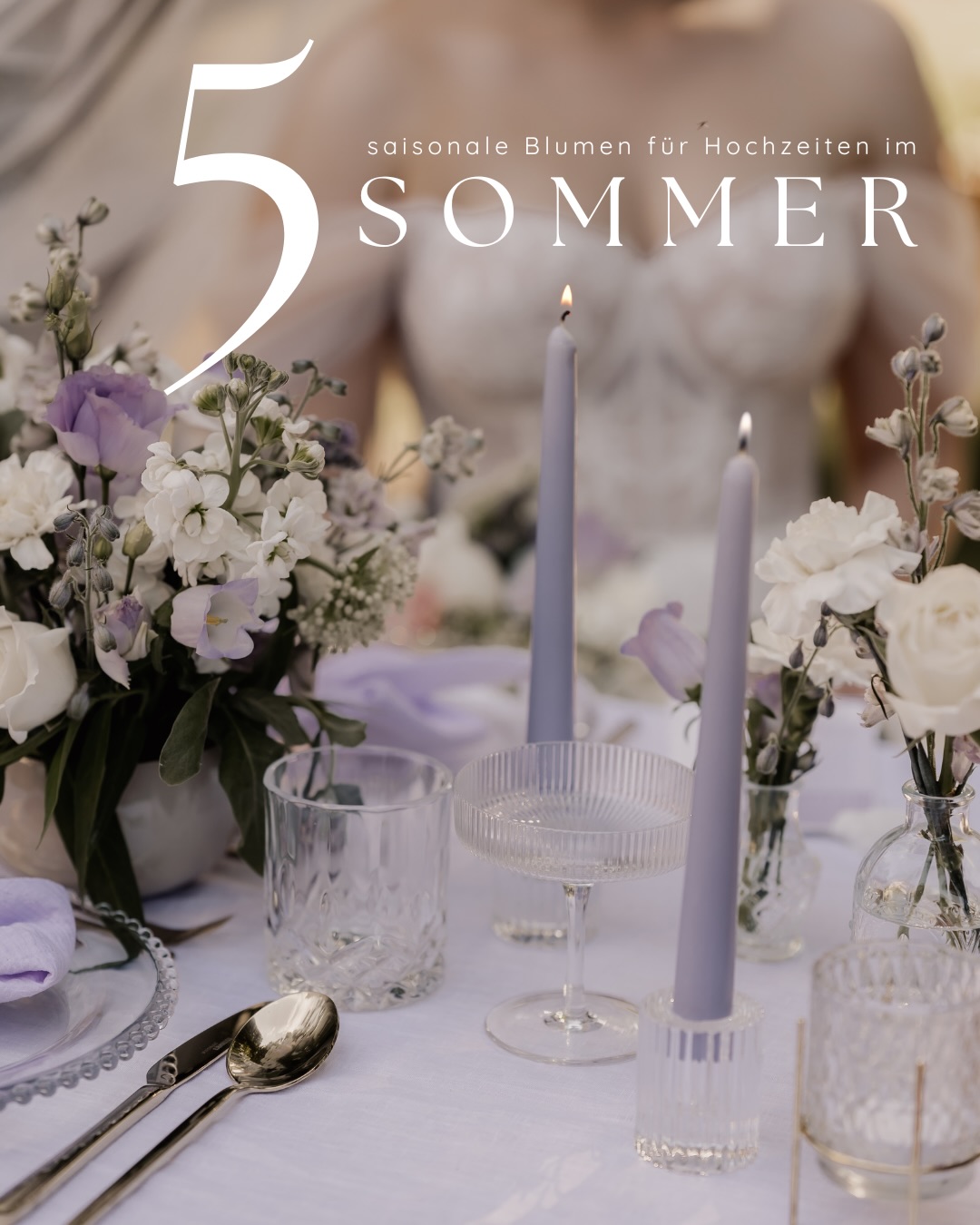 Seasonal florals just hit different.
In Beratungen merke ich immer wieder: allen Paaren wird empfohlen saisonale Blumen zu wählen, aber was genau das sein könnte, sagt einem keiner. Deswegen ist dieser Post für dich 🫶
Sommerhochzeiten leben von Leichtigkeit und genau das spiegeln diese saisonalen Blumen perfekt wieder.
Von zarten Scabiosa über verspielte Nigella bis hin zu üppigen Hortensien und strukturierten Rittersporn. Jede Blume bringt ihre eigene Stimmung & Ästhetik mit.
Diese Blumen können Natürlichkeit, Eleganz und Romantik.
Wenn alles zusammenpasst, fühlt es sich nicht nur schön an, sondern ganz nach euch.
Last dates 2026
Open bookings 2027
Slide 1, 2 & 8:
Foto: @maikewiltsphotography
Styling: @dianastyling.de
Kleid: @gluecksmoment.oldenburg
Hochzeitsfloristik
Hochzeitsdeko
Dekoverleih