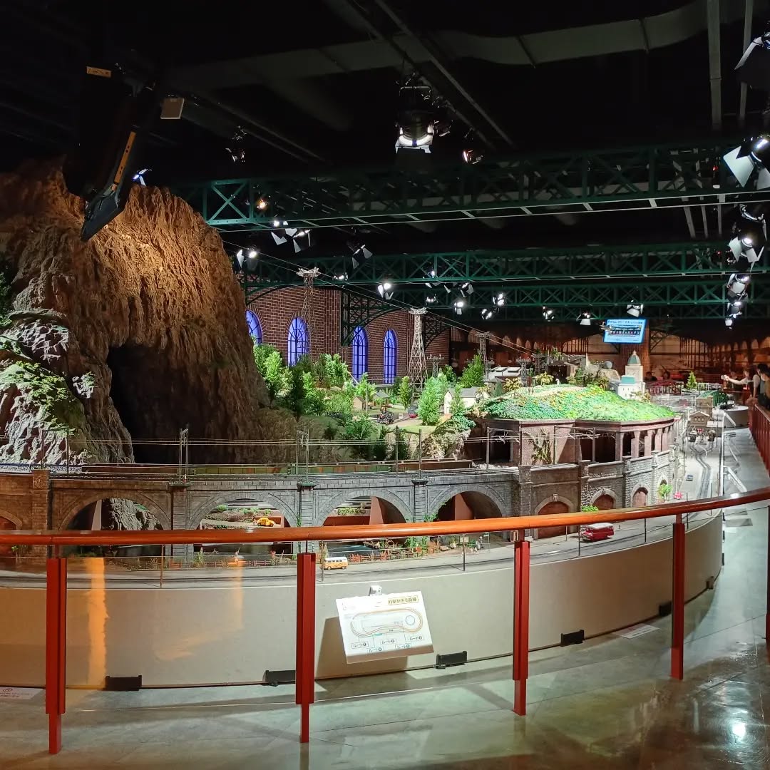 This is one of the biggest diorama in the world, totally taking you to an European city.
The founder Shintaro Hara took his first solo train trip when he was 10 years old, and traveled the world riding on different trains from Oriental Express to trains in Sri Lanka. Very inspiring.
I booked this museum for my son but really enjoyed myself.
Later in the day, I went to Gotanda to take a yin yang yoga class.
I thank for this blissful and inspiring day.
原鉄道模型博物館というところへ行ってきました
原信太郎さんは小5で初めて電車の一人旅へ出て、その後世界中の電車を乗り旅へ出たそう
旅行時の写真やジオラマの説明がとてもおもしろかったです(ちなみにこちらのジオラマの電車は実際にパンタグラフから電力を取っているらしい)
その後は陰陽ヨガクラスへ
整った💕
中澤甘菜 翻訳者/ヨガ講師/イベント本屋出店
www.kannanakazawa.com